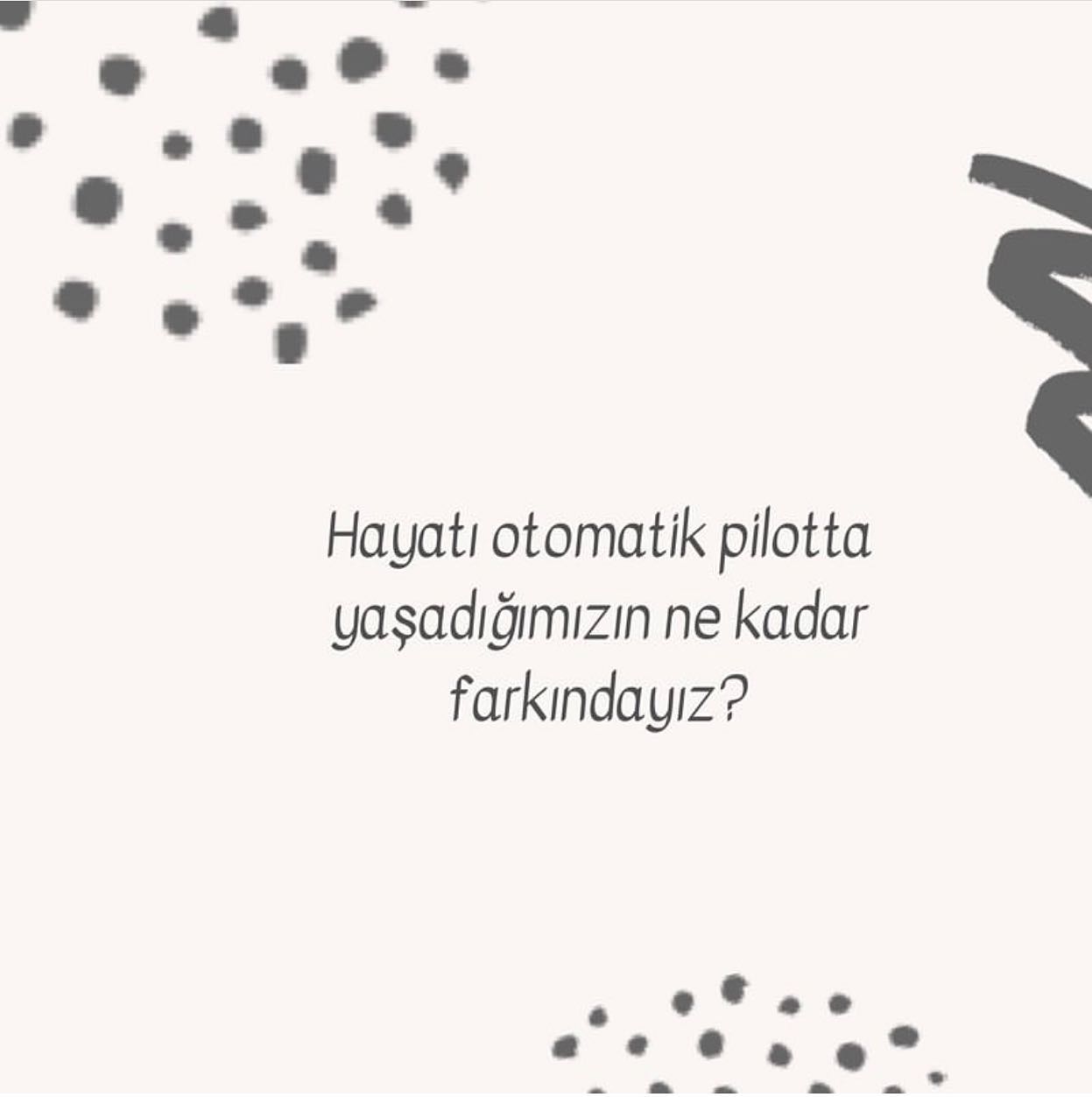 Yeni bir aya, yeni haftaya , yeni bir güne başlıyoruz. Peki yeni bir güne başlarken günlük rutinlerimizin ne kadar farkındayız? Yaptıklarımızın kaçını farkederek veya otomatikleşmiş bir şekilde yapıyoruz? Sabah kalkarken, elimizi yüzümüzü yıkarken, kahvaltımızı yaparken, üzerimizi giyinirken, günlük işlerimizi yapmaya koyulurken, akşam eve dönüş yolumuzdayken ve eve ulaştığımızda akşam yemeğimizi yerken... Bu saydıklarımı ya da sayamadığım gün içindeki hemen her davranışımızı otomatikleşmiş bir şekilde yapıyoruz.
.
Bunlara karşılık her anın içinde olduğumuz ve farkındalıkla yapabileceklerimiz de yok mu?
Günlük rutinimizden bir adım atarak çıktığımızda fark edeceklerimiz?
Mesela içtiğiniz kahvenin kokusunu farketmek, yediğiniz yemeğin lezzetini damağınızda hissetmek adına yavaşlamak ya da çocuğunuzla geçirdiğiniz vakitte tüm dikkatinizi içinde bulunduluğunuz anda toplamak... Otomatikleşen davranışlarımızı ve rutinlerimizi, kendimizi yavaşlatarak, dikkatimizi tam da o ana vererek yönetebiliriz.
Ve böylece farkındalıklı bir yaşam biçimi için ilk adımı atabiliriz . .
•
Şimdi kararı siz verin: Otomatik pilotta mı yoksa farkındalıklı tutumda mı bir hayat yaşamak istiyorsunuz?
Elçin Kurşunoğlu
Uzman Klinik Psikolog .
.
.
#compassion #sefkat #kabul #acceptance #terapi #psikoterapi #psikolog #terapist #act #therapy #cbt #kdt #farkındalık #zihin #simdikian #andakalmak #psikoloji #psychology #terapi #psikoterapist #mindfulness #sağlık #ruhsağlığı #degerler #kaygi #anxiety #bilgenterapi #psikiyatristibrahimbilgen #pskelçinkurşunoğlu