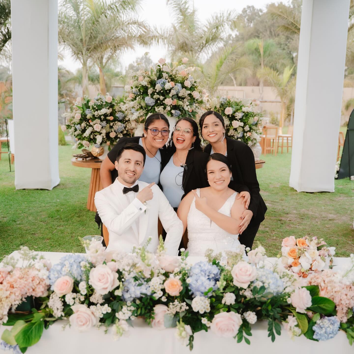 Nunca cambien esa autenticidad que los hace únicos 🤍Esa forma tan suya de amarse, de mirarse yde cuidare
Que sigan siendo siempre esa pareja real, noble y buena de corazón.
🫶🏻Gracias por su cariño, por su confianza y por dejarnos ser parte de algo tan especial.
📸 @arturo_fernandezr
#wedding #like #photo