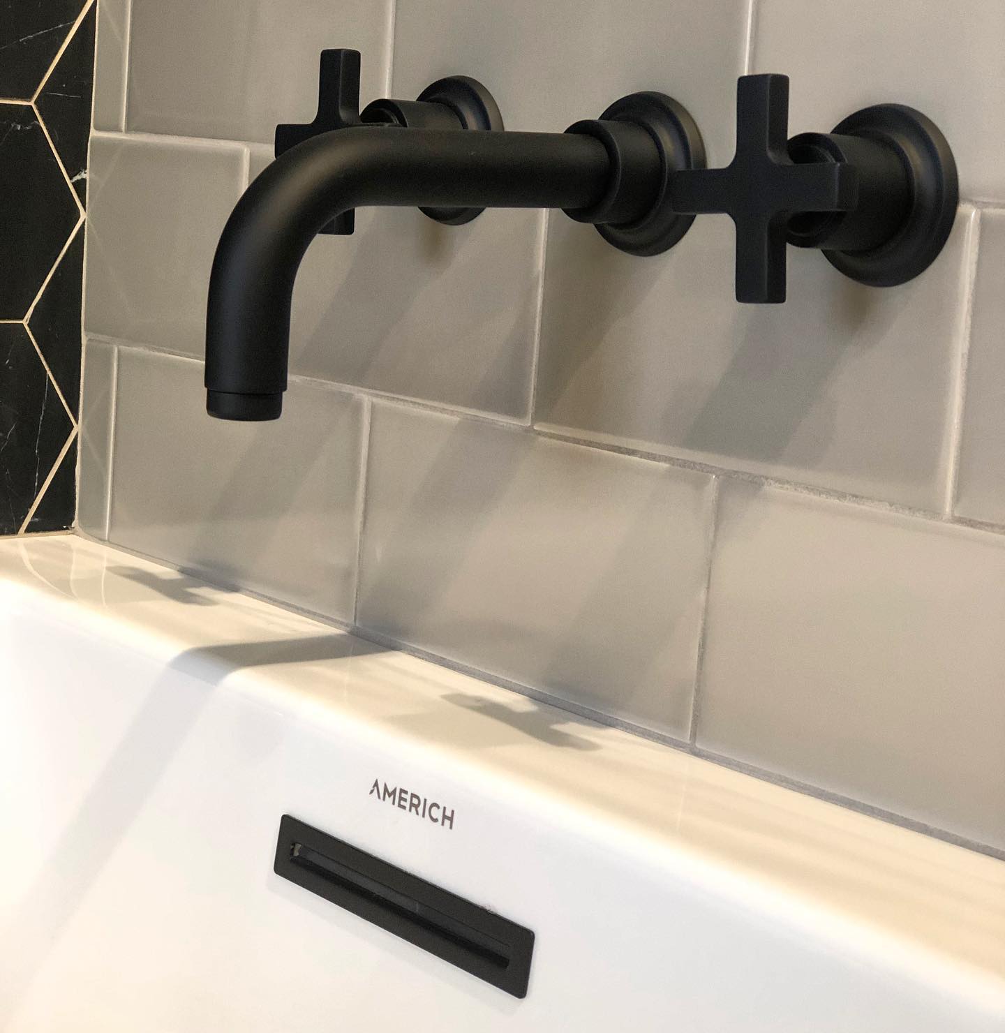 A luxurious soak in the Turo bath by @americh.corp along with a sophisticated matte black filler by @calfaucets. #stylebathkitchen #modernluxury #spabathroom