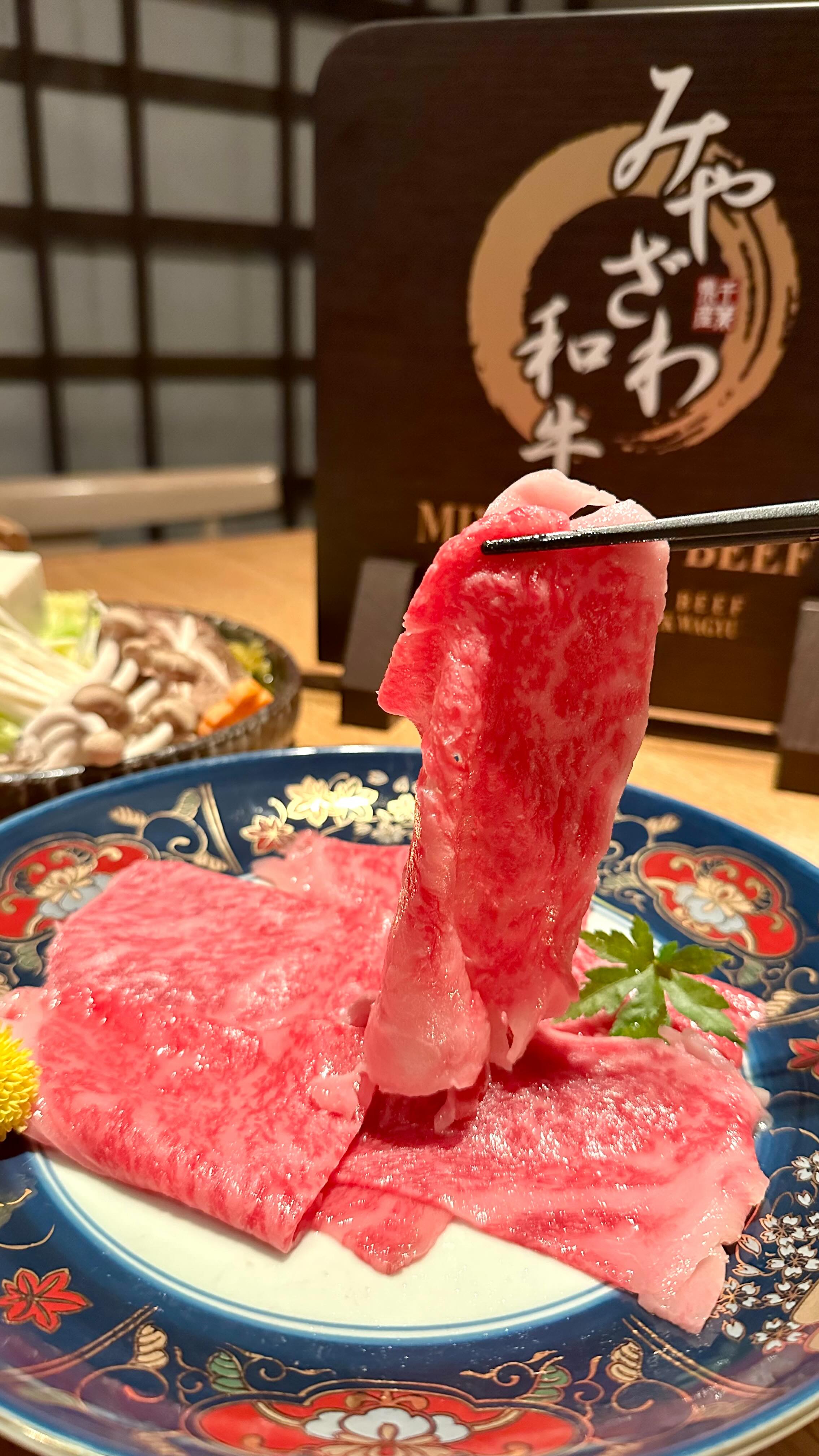 I wish to float together…😋
#a5japanesewagyu #wagyushabushabu #dotzuwagyuwonder #qualitymatters #wagyulover
