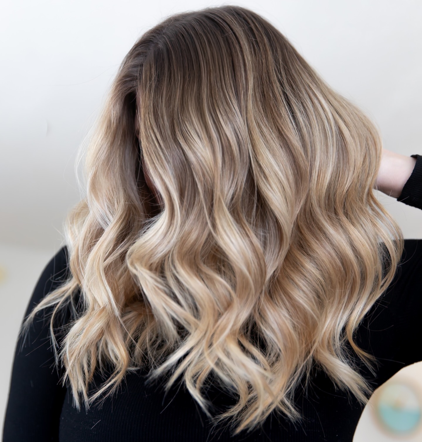Trending: Hand-painted SUEDE BLONDE 🤎
Soft dimension, neutral caramel warmth, and a blend that looks better every week
Free-Hand Paint + Gloss
Gloss sEQ 9M 9VG
#btconeshot2026_warmbalayage
@behindthechair_com
melissamcsimmonshair
blondebalayage freehandbalayage blondehair blondehighlights balayageeducation hairtutorials bestofbalayage hairreels livedinhaircolor hairpainters behindthechair michiganhairstylist hairpainting hairgoals balayagehair balayagehighlights balayage dimensionalblonde
