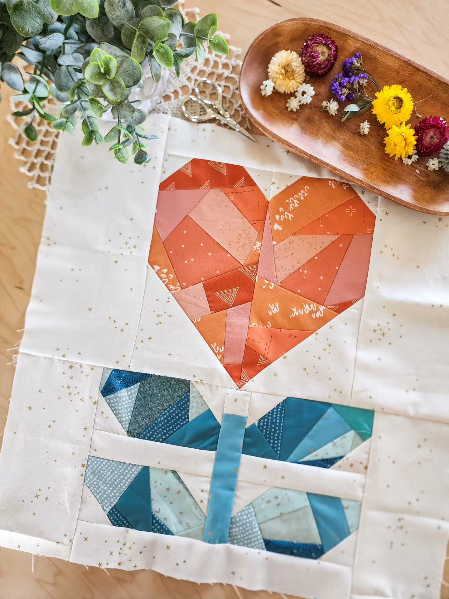 I wanted to spread some love and share my FREE Lovely Blooms mini quilt pattern with you! I made this version using a scrappy technique, but the directions are also written for using normal solids/prints. You can find it at the link in my bio and I'll share it in my stories ❤️
I also wanted to share that we were able to donate $1500 to CANMN!! $5 from every pattern sale Feb 5th - Feb 8th during my Sweet Creek quilt pattern launch was counted, which equaled to $1480 and I just rounded up a bit. Thank you, thank you, thank you! CANMN is a community aid network in Minneapolis providing food, diapers, and everyday supplies to community members. Thank you so much for helping to support their work! 🤍🤍🤍
Pattern: Lovely Blooms mini quilt pattern, find it for free at the link in my bio ❤️
#lovelybloomsquilt #heckyessewco #heckyespatterns #freequiltpattern #heartquilt