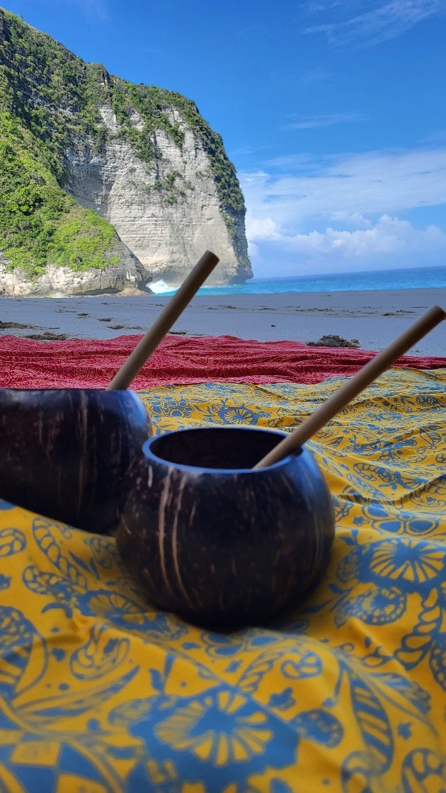 Bali, but make it a vibe 🌴✨
Palm trees, island views and us packing beautiful welcome bags your guests will actually love.
• baligiftbag • balivibes • baligifts • baliretreat • grouptravel • welcometobali • consciousgifts • islandstyle