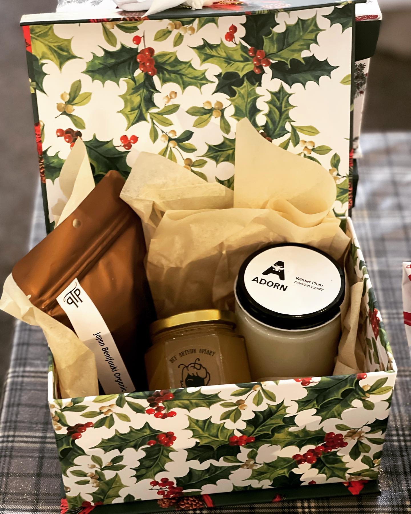 Last day of the @avillechamber #WinterMarket ❤️🎄🎁✨ We’re here 11am-5pm (inside the cozy warm tent) with #candles and ready-to-gift sets ⛺️ 1500 W Catalpa Ave
👉 AdornChicago.com
.
.
.
.
#adorn #adornchi #adornchicago #adorncandles #scentedcandle #woodwickcandles #Candles #candlelight #candleshop #candlescented #candleseason #handmadecandles #handpouredcandles #scentedcandles #lovecandles #candleshopping #gifts