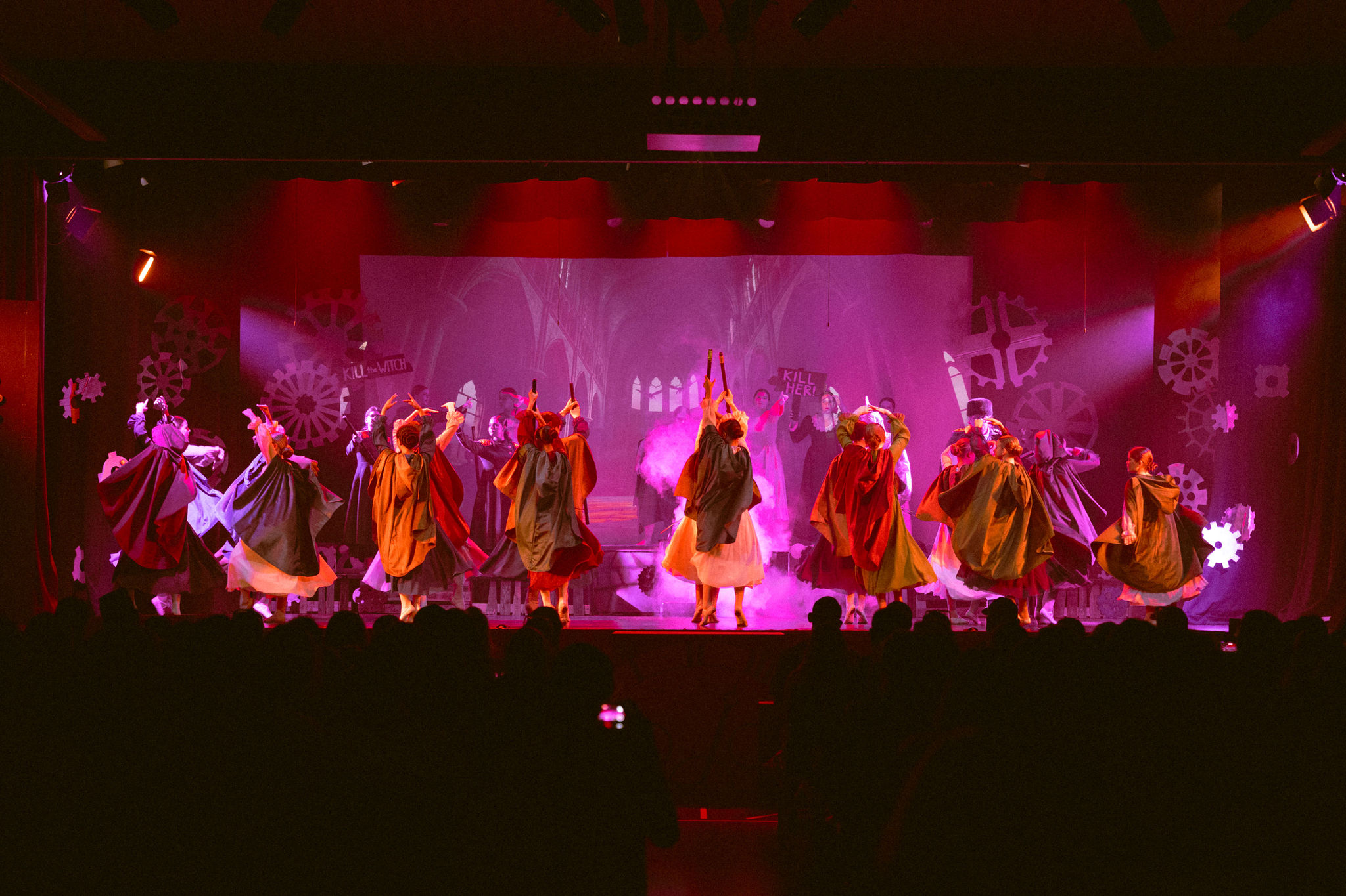 The march of the witch hunters. 🌪️✨ Throwing it back to last year’s senior ballet performance from our WICKED showcase. The precision, the drama, the capes—our seniors truly brought the Ozians to life! 💚 Incredible photography from @noughtsandcrossses