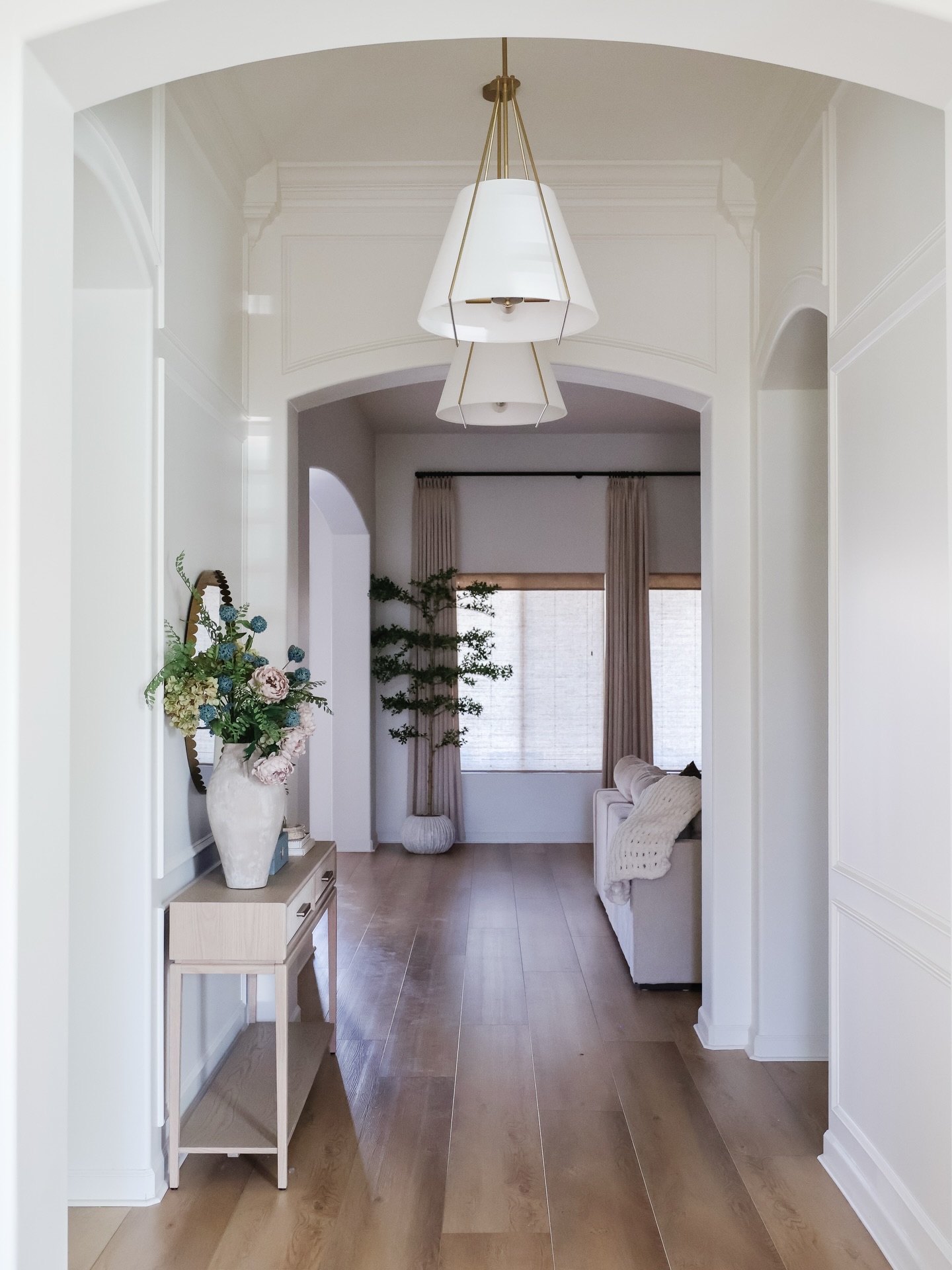 Sneak peek of springtime in this stunning home🌿
We are in love with the fresh layers of color and texture throughout this space. They chose to keep the foundation timeless and minimal, then thoughtfully layered in bold hues and subtle patterns to bring it to life.
It feels classic, but with personality.
Spring is such a beautiful reminder that you can refresh a home without starting over🌷