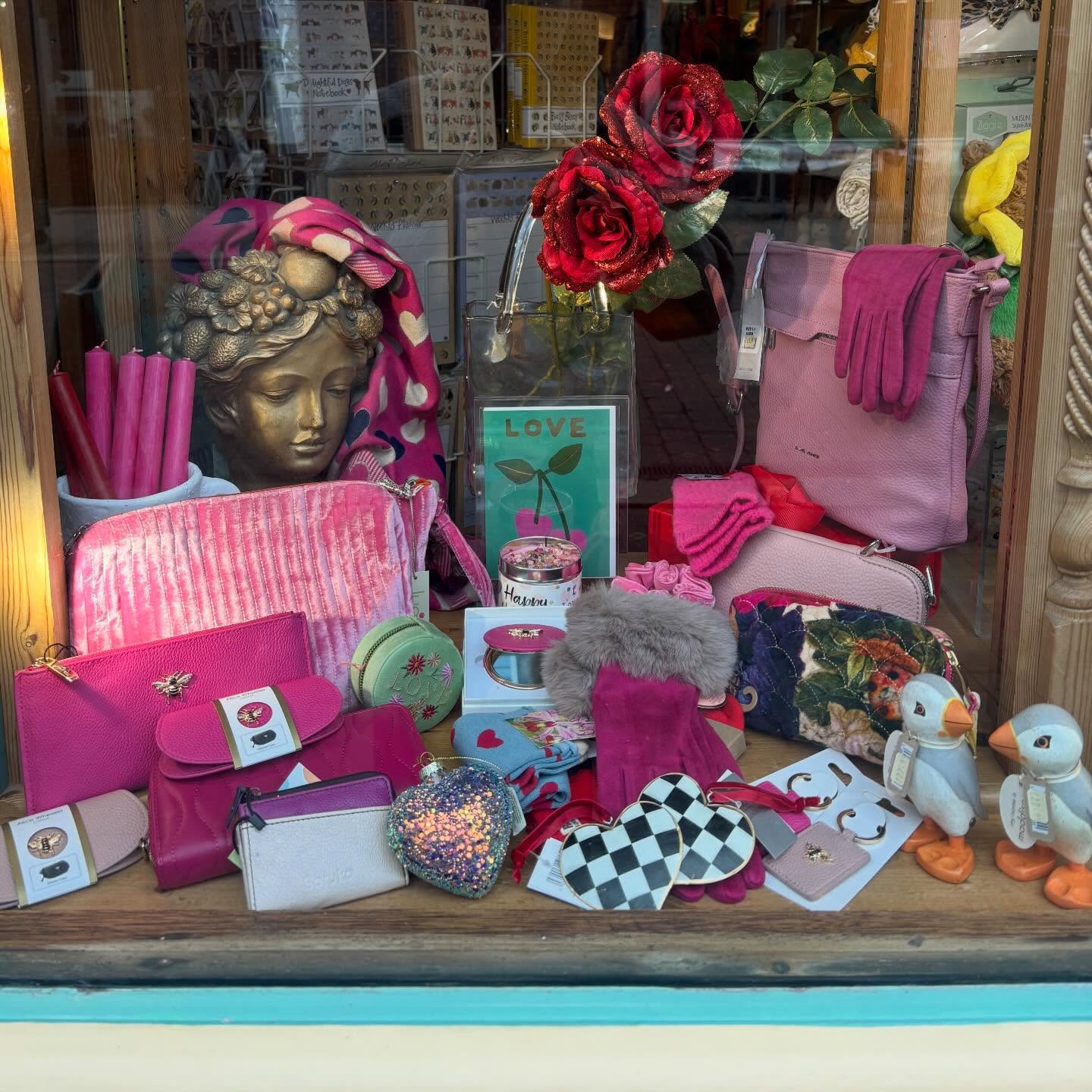 Love is in the air…& in our gift shop’s window display🌹💕💌
Shop Valentine’s Day cards & gifts in our gift shop! 💝
Then spoil your special someone to a treat from the cafe upstairs🍰