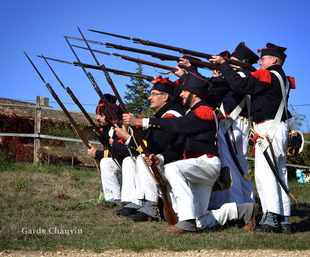 #Entraînement à la #baïonnette pour les #ouvriersmarins en #2016. Retrouvez nous le week end du 7 avril au même endroit. #villenon Des #soldats de l'infanterie mais aussi la #cavalerie seront présentes!! .
bayonet training in Relais Equestre de Villenon. At 7th april, we are in this place.
#reenactment #livinghistory #reconstitutionhistorique #premierempire #regency #napoleonbonaparte #firstfrenchempire #soldiers #training #grandearmy #grandearmée #xixthcentury #man #sailors #reenacting #reenactor #imperialnavy #marineimpériale #xixemesiecle #xixsiècle