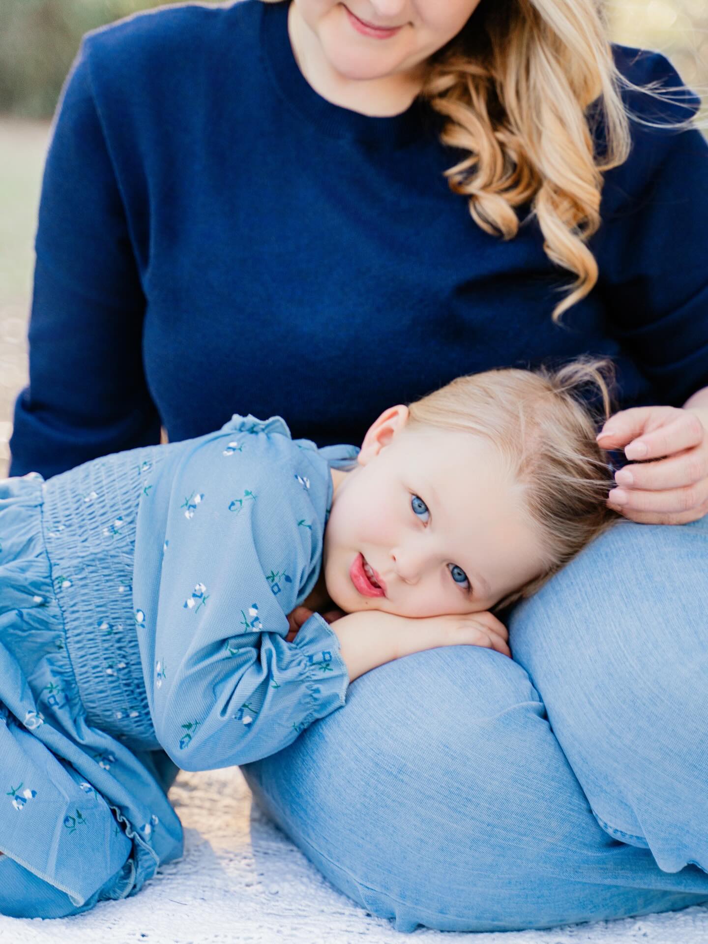 Her whole world ❤️ There is nothing like the love and strength of a mother.
#motherhood #houstonphotographer #cypresstx #clickinmoms #candidchildhood