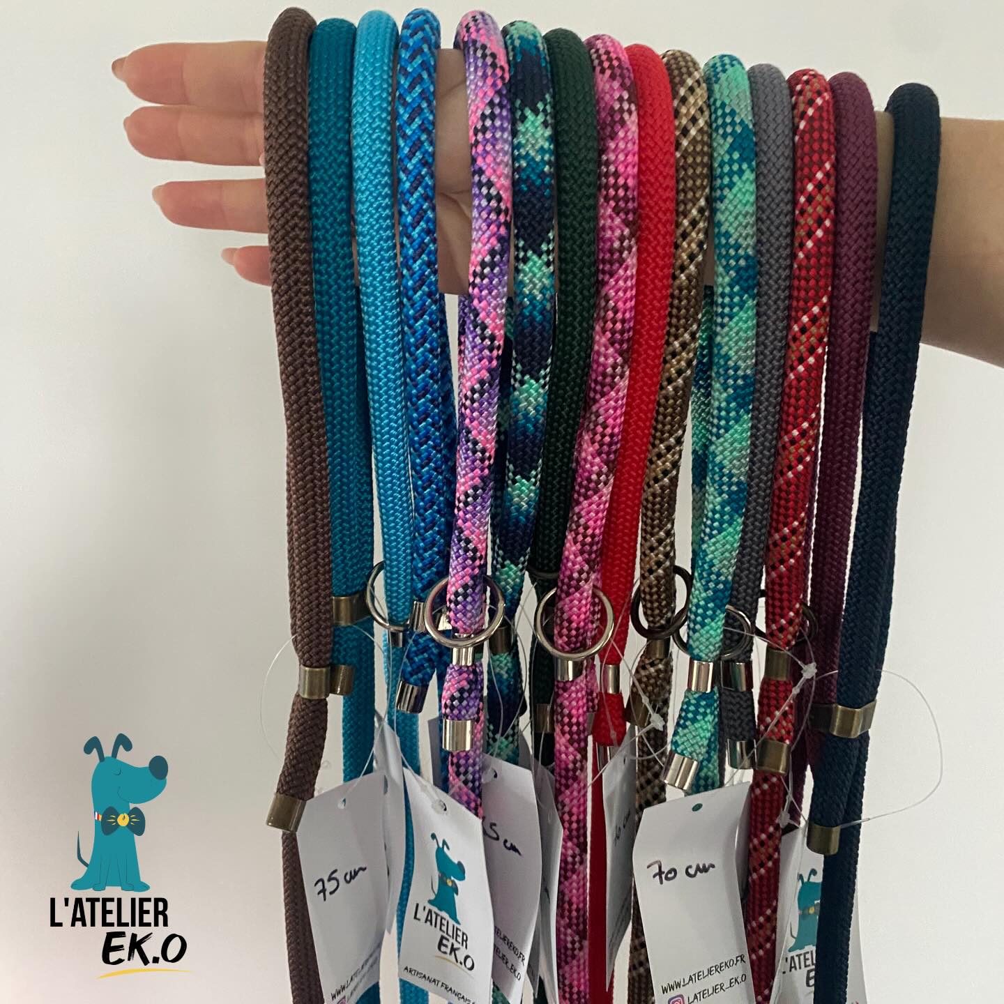 📣 Connais tu la rubrique les bonnes affaires? 2 articles achetés le 3ème OFFERT ! 🥳 nouvel arrivage aujourd’hui ! Premier arrivé, premier servi 🤪
Cette rubrique regroupe les articles fabriqués pendant le « recycling day » une journée par mois est consacrée à la fabrication d’accessoires avec les chutes et les fins de rouleaux pour lutter contre le gaspillage et ça, on adore !
Et toi? Es tu sensible au zéro déchets? Dis le moi en commentaire !
#recycle #lateliereko #artisanat #doglovers