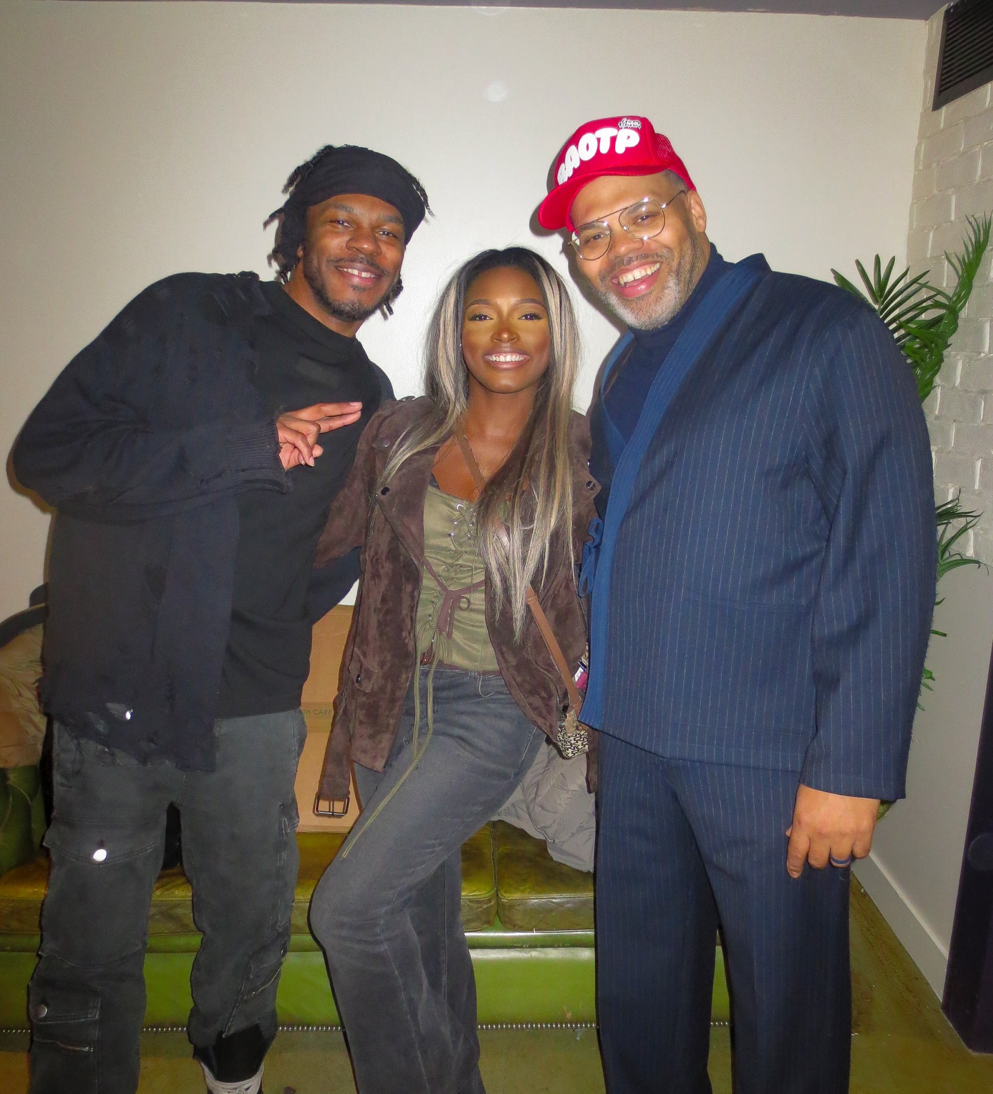 β¨ ERIC ROBERSON β¨ Seeing perform live was a dream come true. From burning his songs onto CDs π in my teens to cheering him on in person. Itβs a full circle moment Iβll cherish forever.
Hereβs to all the artists who inspire us every day. ππΎ
π« πΆ: @erro44