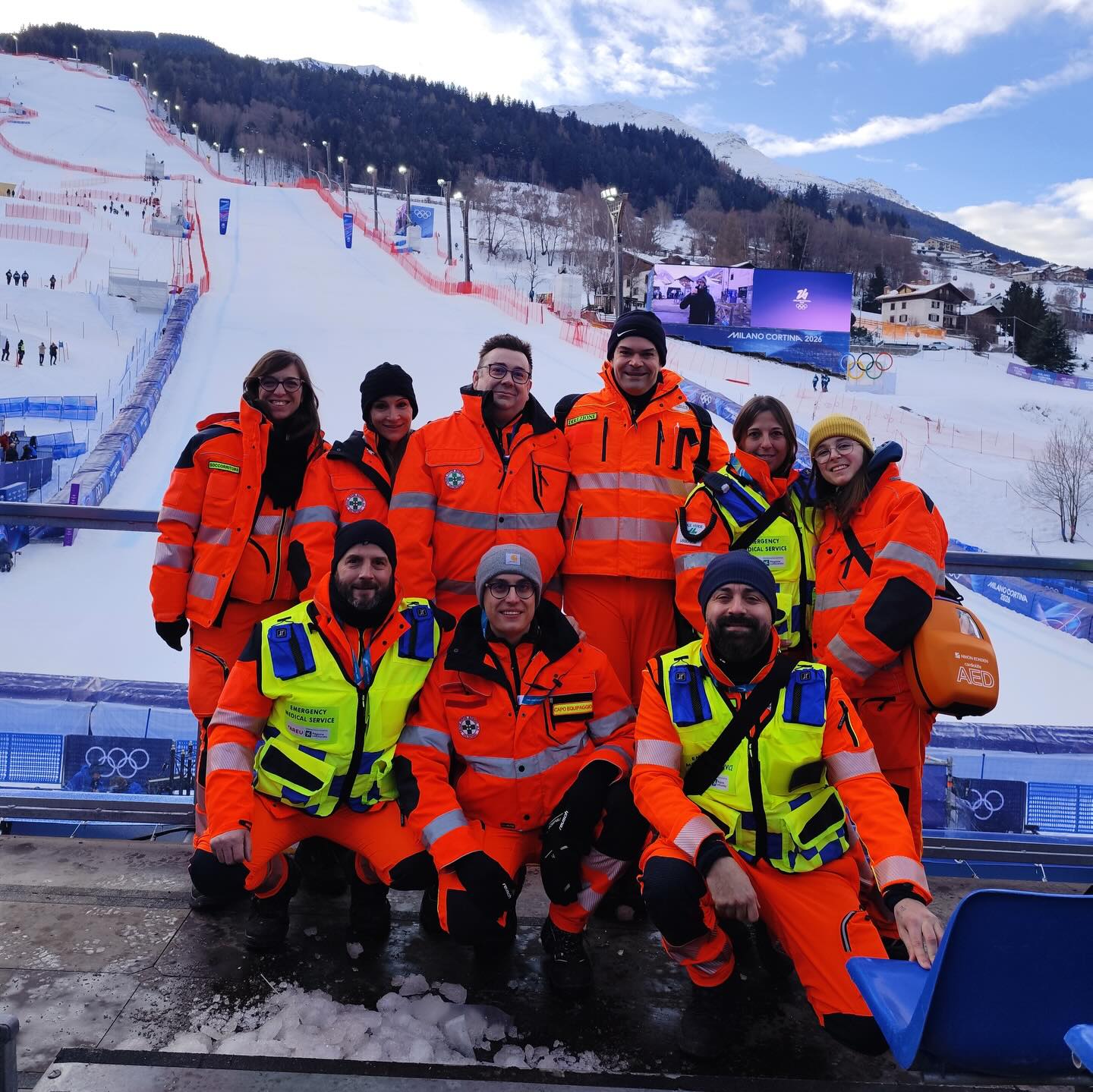 Continua l’avventura di Croce Amica Basiglio a Bormio!
In questi giorni, le nostre due squadre, insieme ad altri soccorritori di diverse associazioni, hanno garantito assistenza sanitaria durante due appuntamenti di grande rilievo sportivo:
• 7 febbraio, discesa libera maschile
• 9 febbraio, combinata maschile (discesa libera + slalom speciale)
Un impegno costante per assicurare sicurezza e supporto sanitario durante lo svolgimento delle competizioni. 🚑⛷️