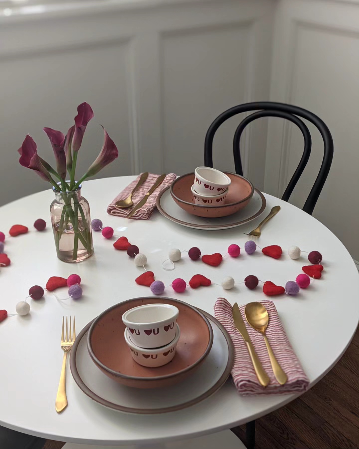 Table set for 1, 2, or many?! Wishing you lots of love today and every other day of the year! ❤️💕
XOXO
-Libby