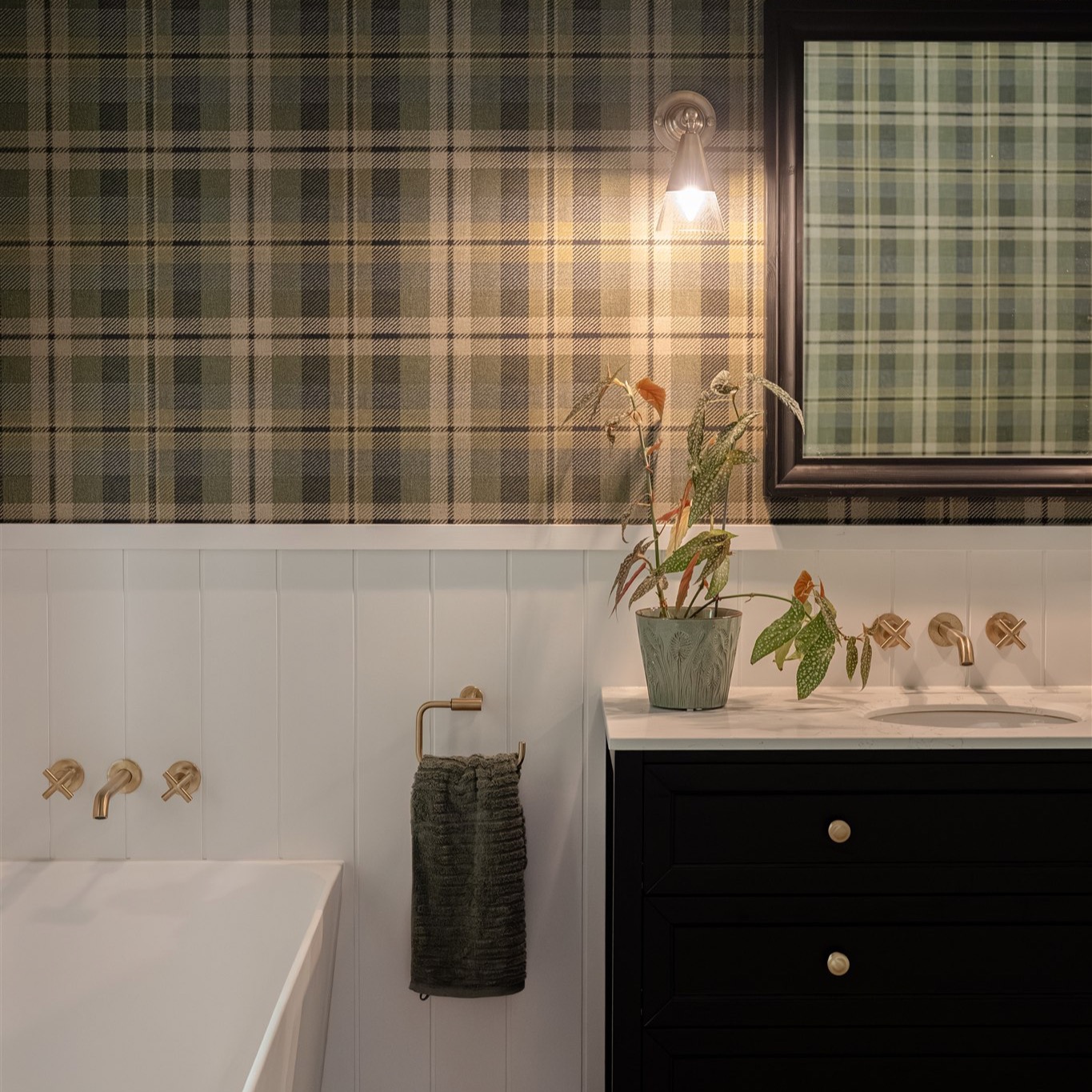 Wallpaper in a bathroom? Yes please…
Did you know the vinyl wallpaper in bathrooms is one of those quietly brilliant design decisions that feels a little daring, but is actually very sensible. Generally at a lower price point per square meter than tiles wallpaper is not only an economical choice but helps bring a lot of pizazz to you room as this project by @rickwardesignstudio shows.
Today’s vinyl wallpapers are made to handle humidity, splashes and daily life without flinching, while giving you far more personality than tiles alone ever could. Wallpaper is perfect for adding pattern, colour or softness where a bathroom can otherwise feel clinical. Think of it as jewellery for the room.
Applied thoughtfully, away from direct water zones vinyl wallpaper brings warmth, character and a sense of intention. Proof that practical spaces don’t need to be boring as shown here in this transformation project featuring wallpaper from @carlrobinsonwallpaper as supplied by @the_wallpaper_people_australia.
#luxuryhomedesigner
#interiordesignsouthernhighlands
#bathroomdesignerSydney
#bathroomdesignsouthernhighlands
#bathroommakeoversouthernhighlands
