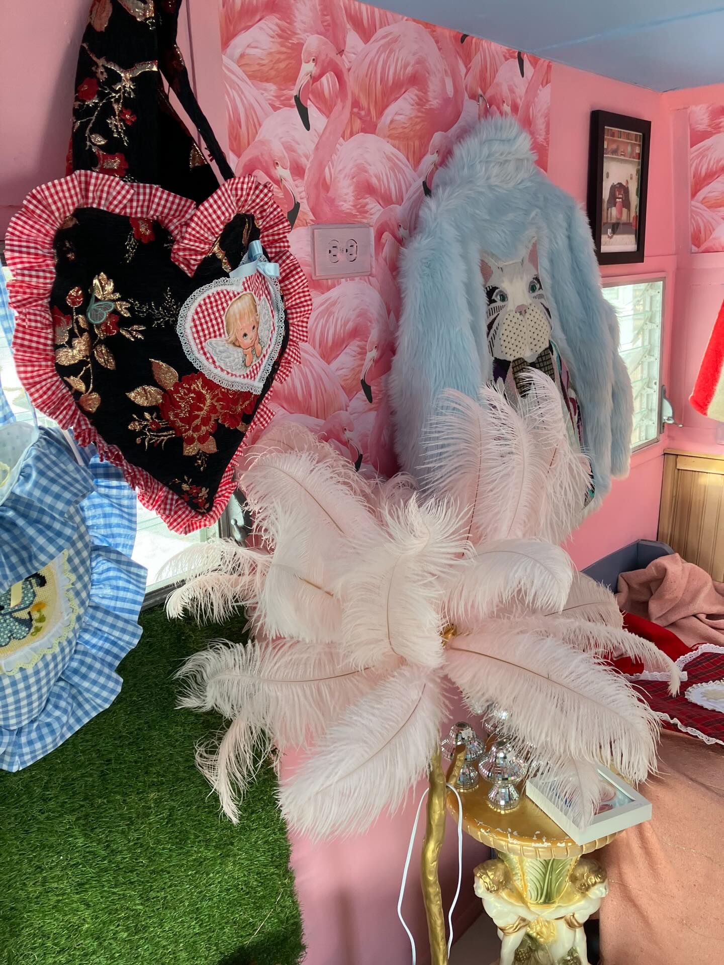 What a day!!! ♥️♥️♥️
Big thank you to Willow Garden for being so wonderful to collaborate with and huge thanks to @ebbandflowfiberarts for having us. And a special shoutout to everyone coming out in 30 degree weather to shop!
More to come!
Xoxox
#popupstore #mainelife #wintermarket #handmade #trailer