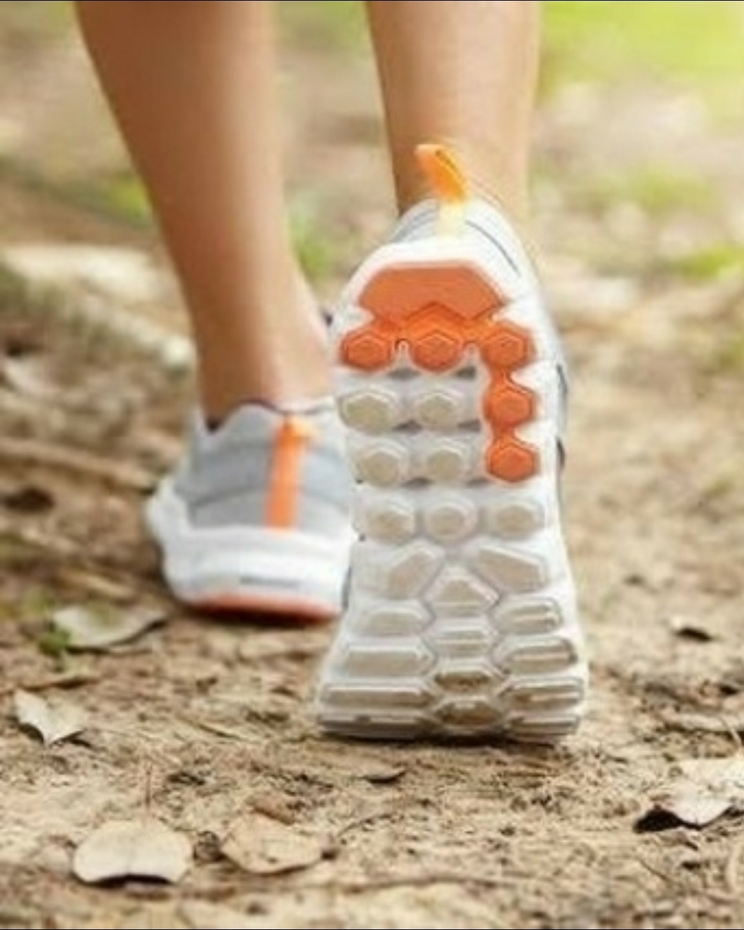 Do you have ongoing heel pain that just won’t go away? 👣
A heel spur is a calcium build-up that forms between the heel bone and the arch of the foot. For some people, it causes no symptoms at all — but for others, it can lead to pain and inflammation, especially when walking or standing.
Heel spurs aren’t always easy to diagnose and usually require medical imaging for confirmation.
They often develop due to long-term strain on the muscles and ligaments of the foot, but can also be linked to arthritis, excess body weight, and wearing poorly fitted or worn-out shoes.
Treatment depends on the severity and may include:
❄️ Cold therapy
💉 Anti-inflammatory injections
💊 Pain relief medication
🛌 Rest
👟 Supportive footwear or custom orthotics
If heel pain is affecting your day-to-day life, getting the right advice early can make all the difference.
Book online: www.surfcoastpodiatry.com