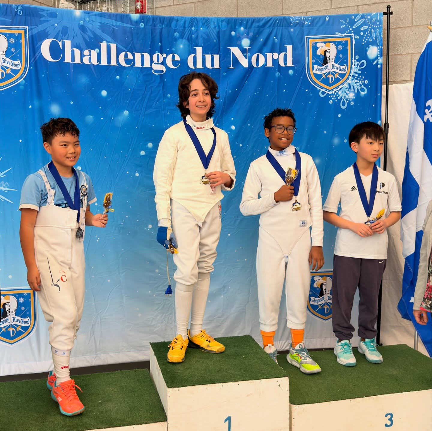 Photos and videos from this past weekend’s tournament, hosted by SRN 🤺
Thank you to the @srn_officiel team for running a great event and welcoming everyone so well!
Our fencers showed solid progress across the board:
• Ravi — 🥉 Bronze, Div 2 U13 Men’s Épée
• Isabella — Top 8, Div 1 U15 Women’s Épée
• Stefano — Top 8, Div 2 U15 Men’s Épée
• Canek — Qualified for Div 1 U13 Men’s Sabre in his first provincial tournament
• Dalia — 10th place, Div 2 U15 Women’s Sabre after a very close bout
• Eric — Fell in his first match after an impressive climb, losing by just one point
Coach Jason Harel is extremely proud of the progress made since the last competition and of the maturity our fencers showed — taking every win and every loss as a moment to grow.
That’s how strong fencing is built. 💪🤺
—-
Photos et vidéos du tournoi de la fin de semaine dernière, accueilli par le SRN 🤺
Un grand merci à l’équipe du SRN pour l’excellente organisation et l’accueil chaleureux!
Nos tireurs ont démontré de beaux progrès tout au long de la compétition :
• Ravi — 🥉 Médaille de bronze, Div 2 Épée hommes U13
• Isabella — Top 8, Div 1 Épée femmes U15
• Stefano — Top 8, Div 2 Épée hommes U15
• Canek — Accède à la Div 1 Sabre hommes U13 lors de son premier tournoi provincial
• Dalia — 10e place, Div 2 Sabre femmes U15 après un match très serré
• Eric — Défaite à son premier match après une belle progression, perdant par un seul point
L’entraîneur Jason Harel est extrêmement fier des progrès réalisés depuis la dernière compétition, ainsi que de la maturité démontrée par nos tireurs, qui ont su transformer chaque victoire et chaque défaite en une occasion de progresser.