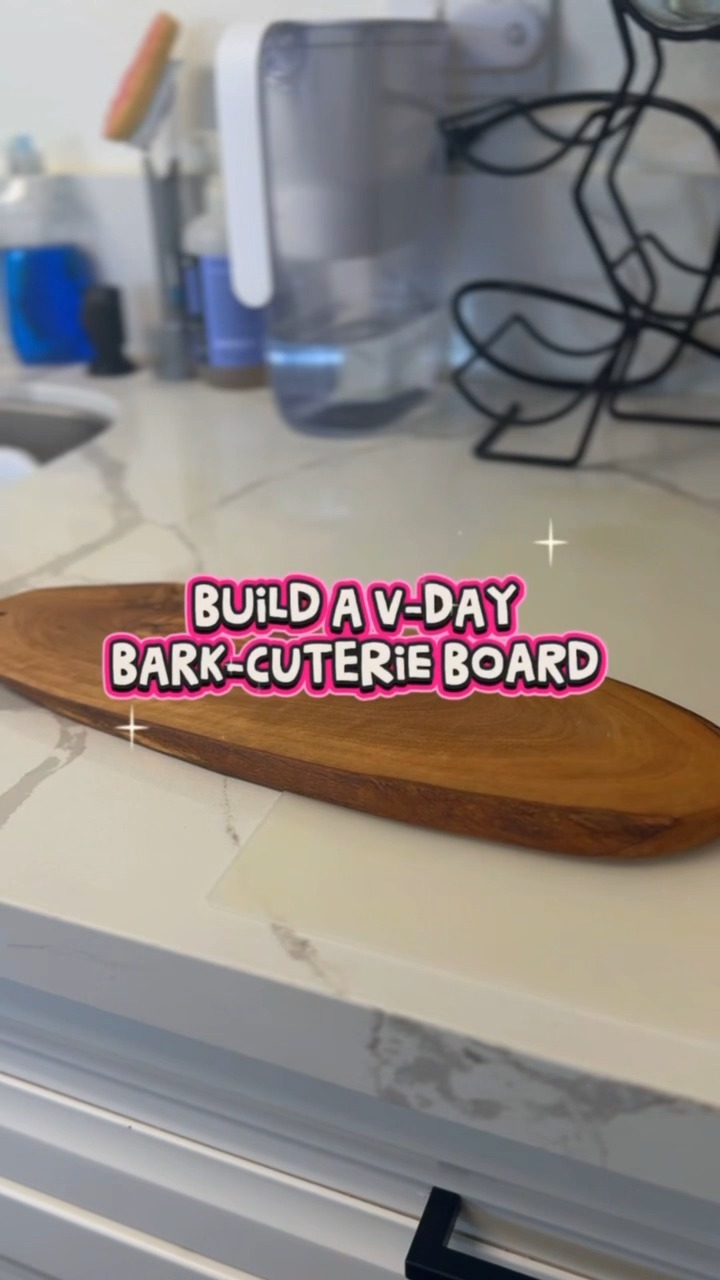 🐾 Move over charcuterie… it’s bark board time.
Loaded with treats your pup will love and gone in record time.
✨ Every bark board is packed with fun, delicious goodies to spoil your favorite four-legged family member.
👇 What would YOU like to see in our next bark box?
More chews? More treats? Something totally new?