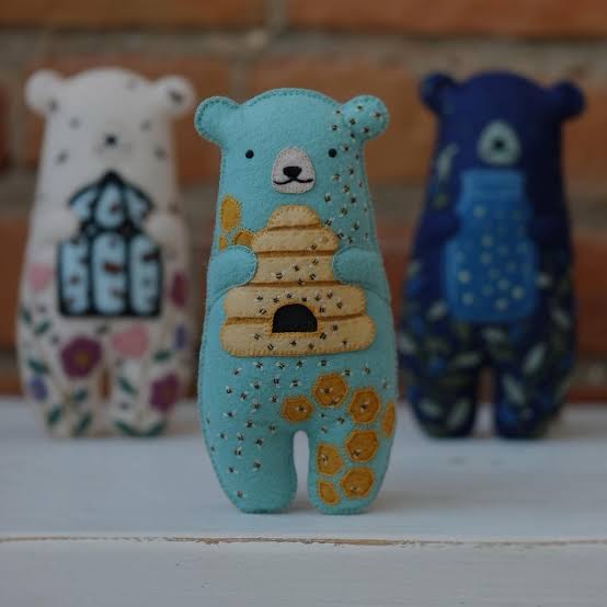 Classes for March. I have so enjoyed running the stitchalongs on Sundays. So I would like to make it a thing. These @kirikipress Keepsake Bears would make a fab object to stitch on all together. At this stage I will have one class on Sunday the 8th of March and another the following Sunday 15th of March. 9 till 2 or if we get a group consensus I am happy to run 10 to 3. Cost will be $130 per person and will include everything you need to complete your bear. Let me know if you are keen. Groups limited to 6 people. 🐻🐻🐻. We meet at StitchMakers @historicvillage