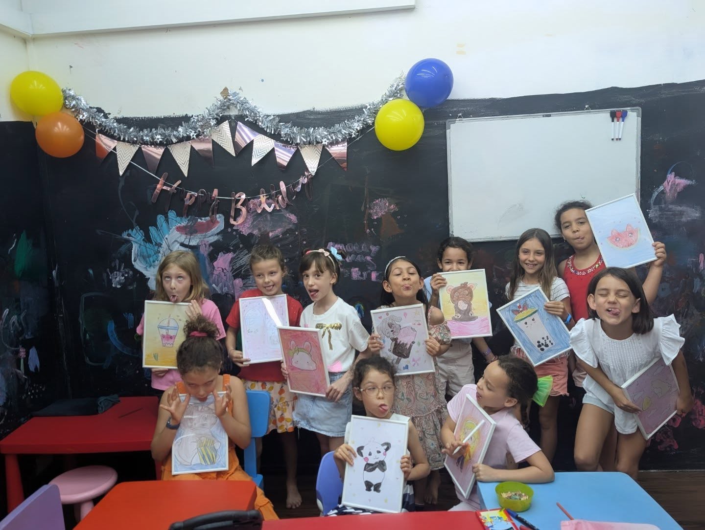 Happy Birthday to our lovely student ❤️ We love hosting birthday parties at our studio!! Do direct message us to get more information. We have a variety to choose from.
#photooftheday #birthdayparty #throwback #weekend #artandcraft instaphoto instalike artclass birthday