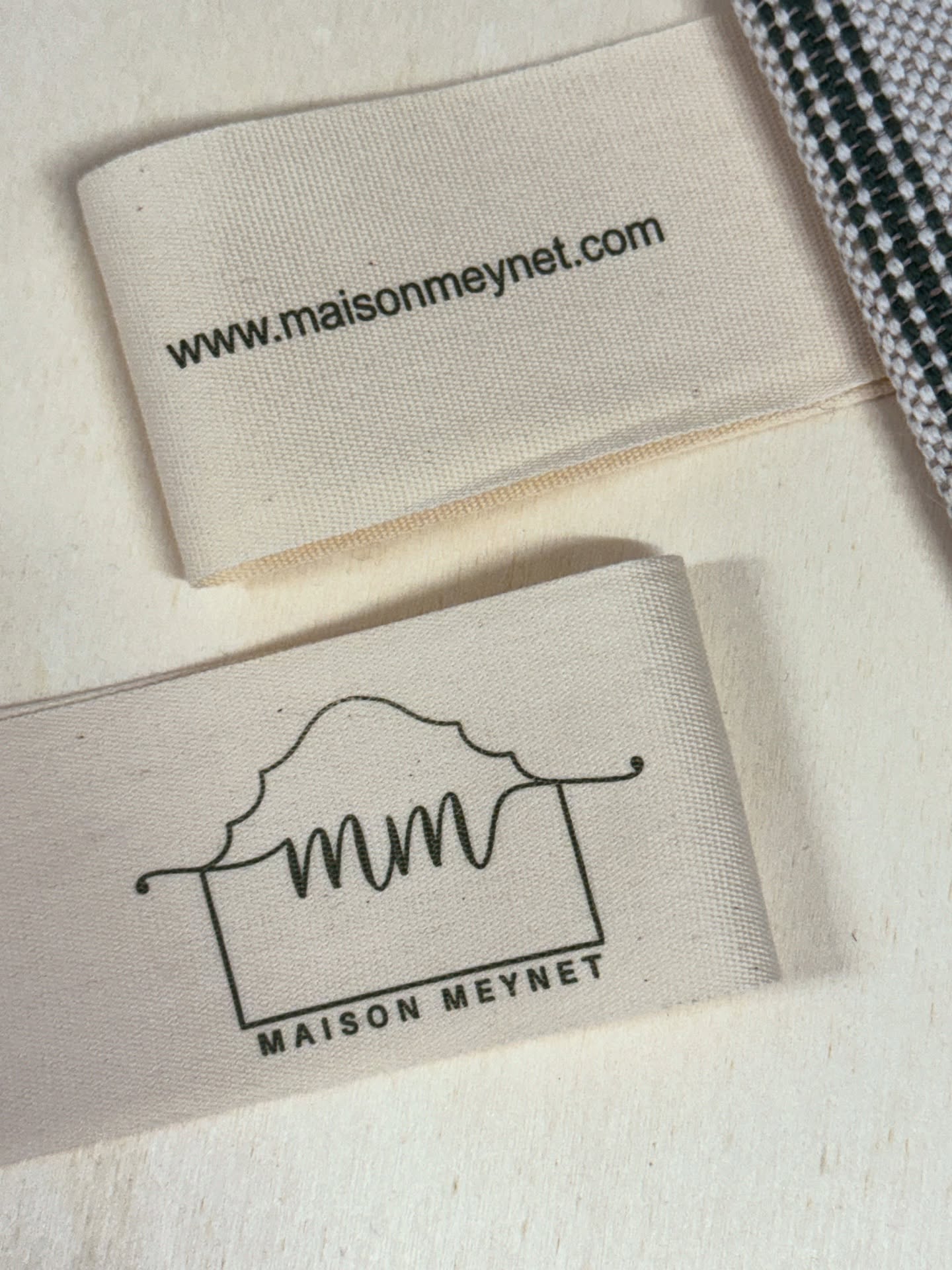 New labels, who dis?
Our Maison Meynet Upholstery Studio pieces just got a little glow-up!
Fresh tags, same dreamy craftsmanship, because even the tiniest details deserve their moment.
Signed, stitched, and officially Maison Meynet.🥂