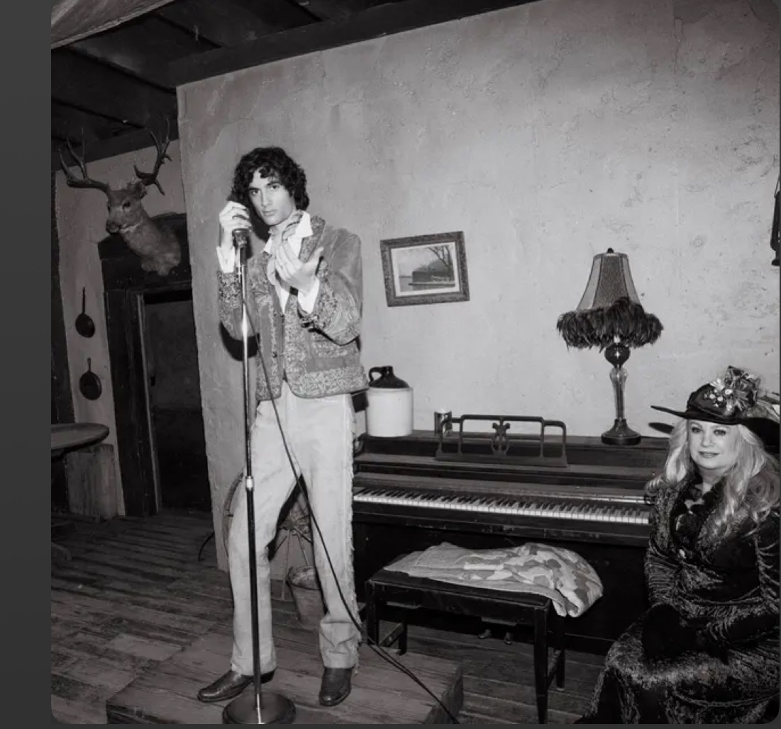 Crowd favourite @sombr has a new single out called ‘Homewrecker’, a Beach Boys-esque number that is the first new music since his album. Stream it it now in the Waxx Lyrical New Music Mixtape, Lincoln Bio.