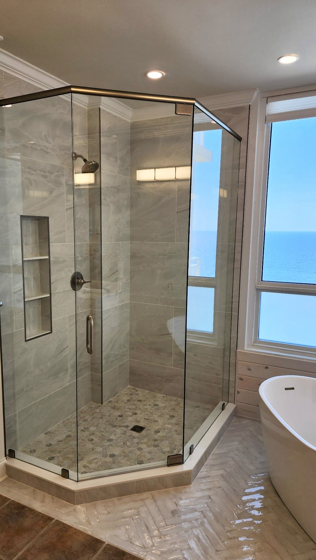 Nothing beats wrapping up the week with clean lines, crystal-clear panels, and a flawless finish. Here’s to craftsmanship you can see through. #FridayFinish #GlassEnclosure #CraftedToPerfection