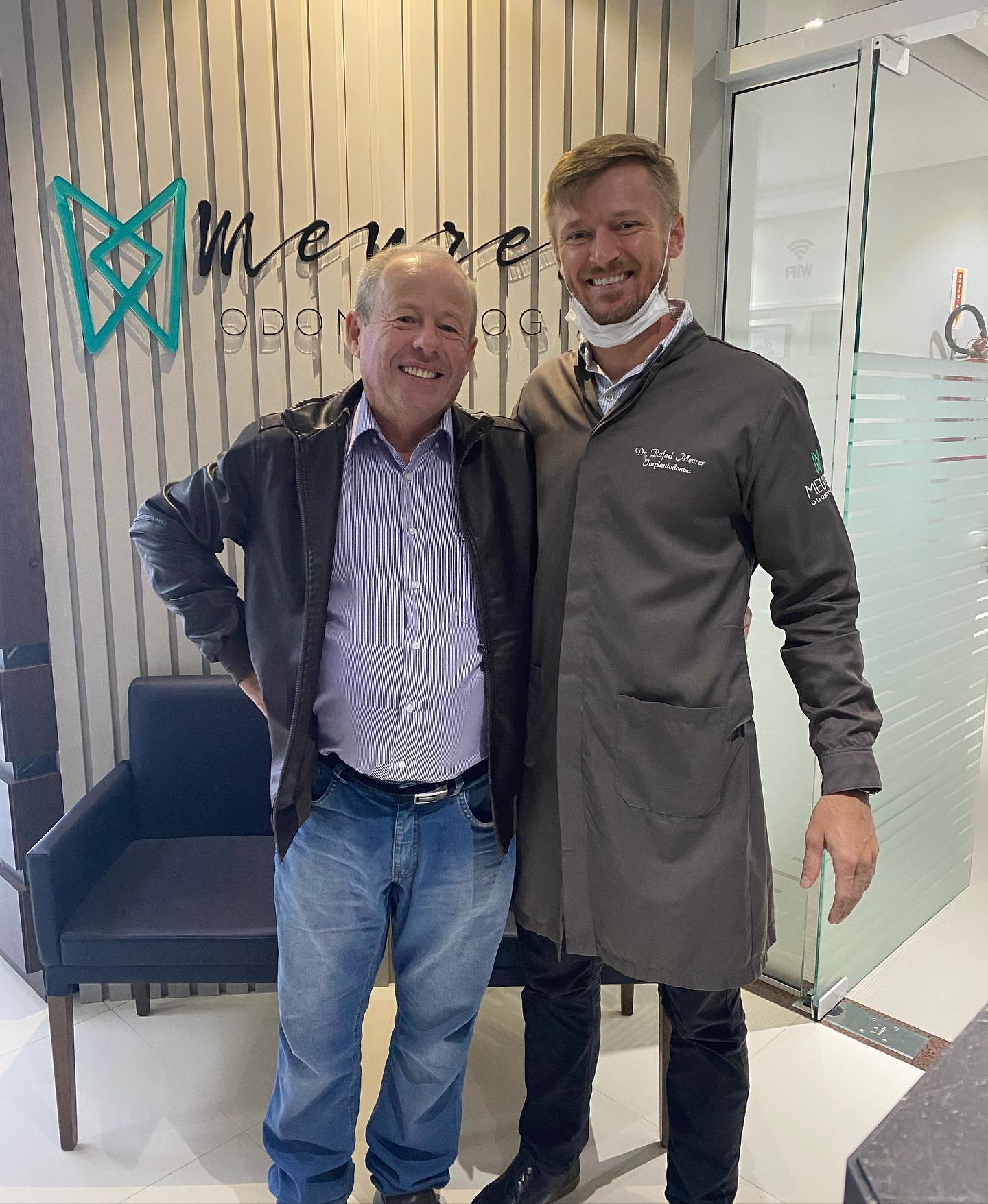 Mais uma reabilitação com implantes entregue, obrigado pela confiança sr. José!
Esperamos que tenha valido a pena as muitas viagens de Angelina até aqui para conseguir te entregar um novo sorriso🦷🙌🙏