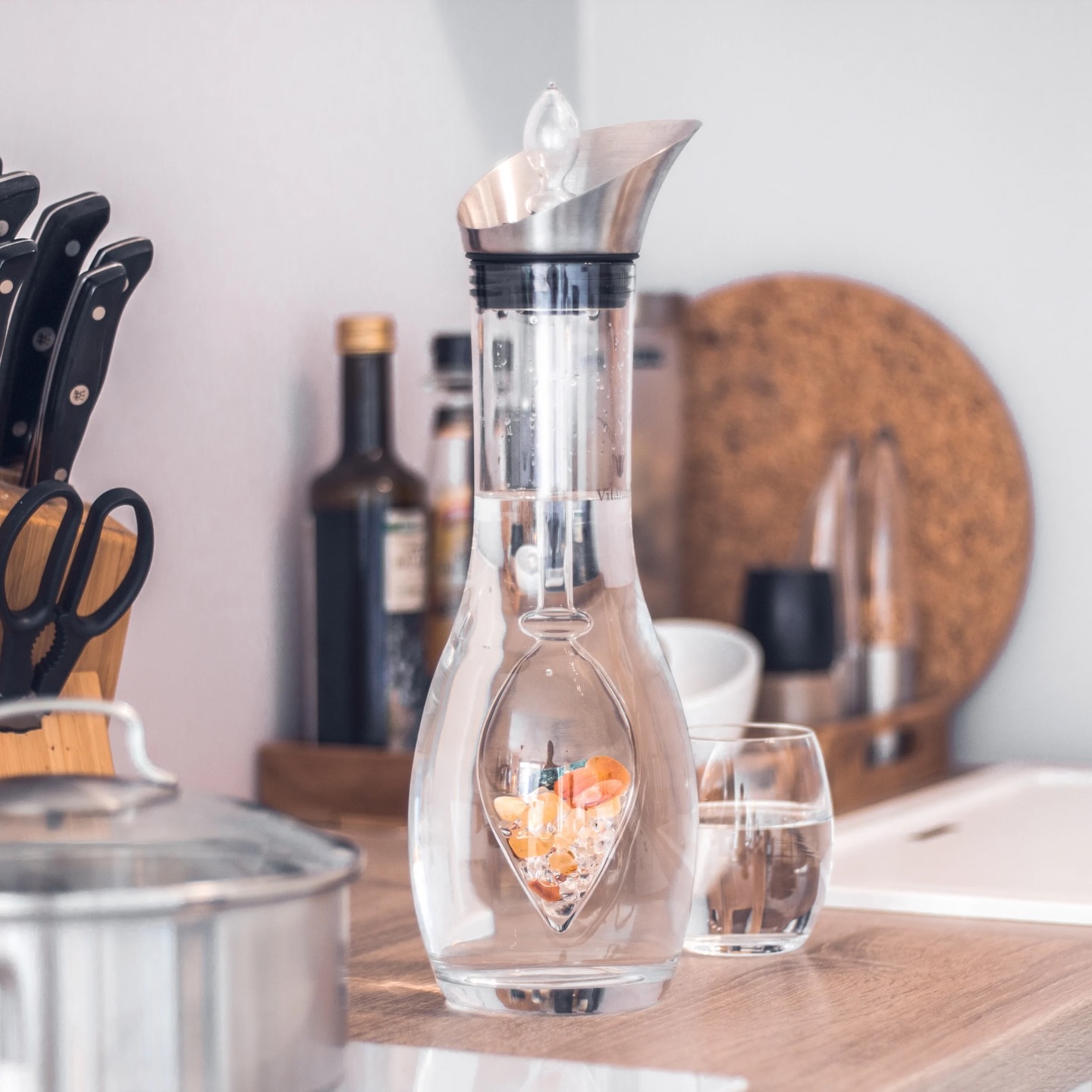 Η αγάπη μοιράζεται καλύτερα σε ένα οικιγενειακό τραπέζι 🤍
Με την κανάτα ERA και τις ράβδους Vitality, κάθε οικογενειακό δείπνο μεταμορφώνεται σε εμπειρία γεμάτη θετική ενέργεια, αγάπη και πολυτέλεια.
Δημιουργήστε στιγμές που ενώνουν και δώστε στους αγαπημένους σας αυτό που πραγματικά αξίζουν: το καλύτερο.
Love what you drink. Love GemWater. 🤍
#gemwater #κρυσταλλοι #σπα #ενέργεια #νερό