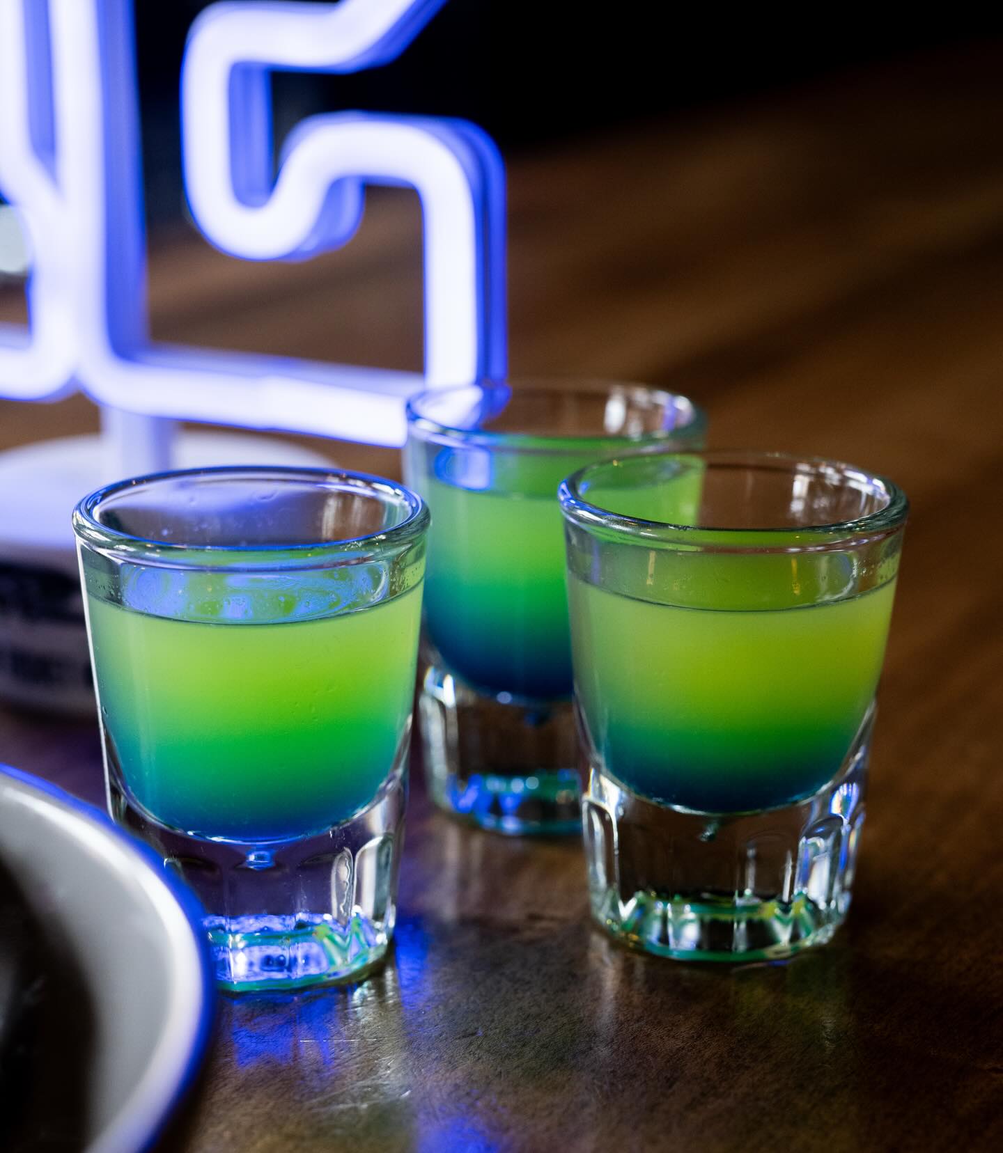 It’s 5 o’clock somewhere but it doesn’t matter cause it’s Hawk o’clock in Seattle! 💙💚
Skittles, over and over and over | Ketel One citroen, midori, blue curacao, velvet falernum, pineapple & lemon juice
GO HAWKS!
#seattleeats #seattlefood #seattlefoodie #seattlefoodies #seahawks