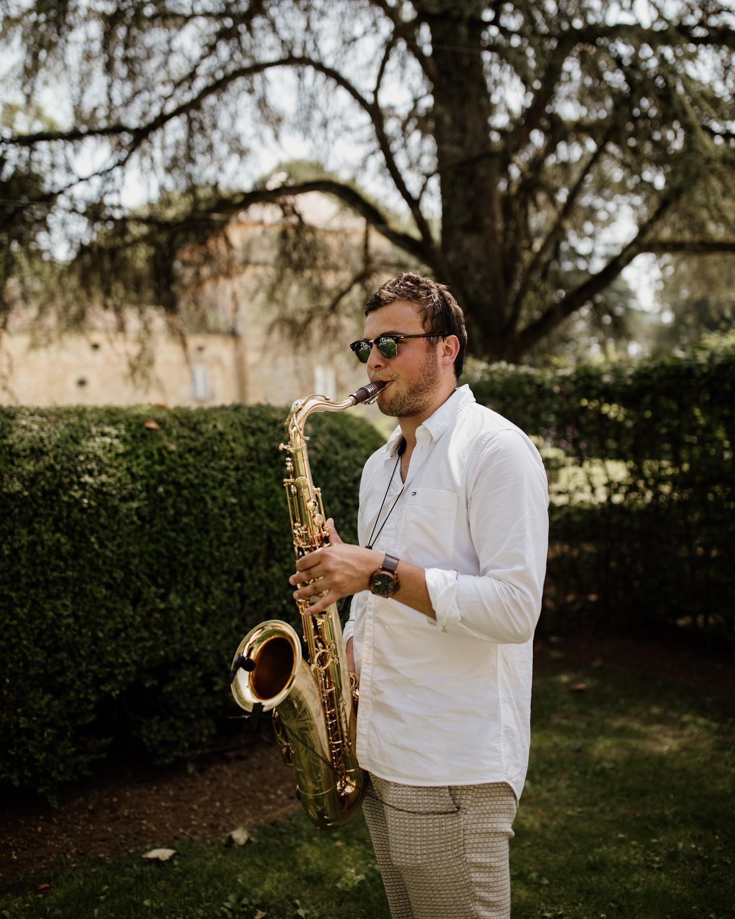 Let the Tenor play 😎
.
.
#weddingday #sax #saxophone #saxplayer #henriselmerparis #selmer # #reference54 #ponzol #custom #jazz #music #live #lounge #shure #party #pool #sun #love #lovemyjob #musician #musicianlife #music #artist #show #perigord #france #rayban // 📸 by @coralielescieux