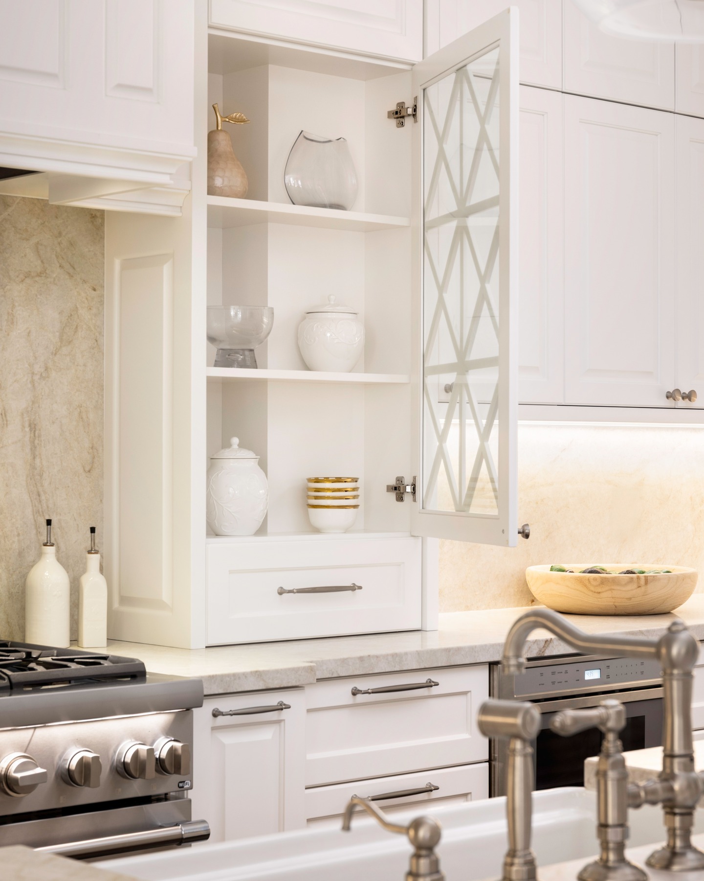 This is the kind of detail that takes time. Custom built-ins, perfect alignment, and a traditional finish that only works when the labor is done right.
#CustomCabinetry #CustomKitchen #KitchenCabinets #CabinetMaker #Millwork #FineWoodworking #BuiltIns #TraditionalKitchen #KitchenDesign #LuxuryInteriors #InteriorDetails #Craftsmanship #MadeToMeasure #coralgablesrealestate #GlassFrontCabinet #CabinetryDesign #SouthFloridaDesign #MiamiInteriors #coralgablesliving #WestPalmBeachHomes