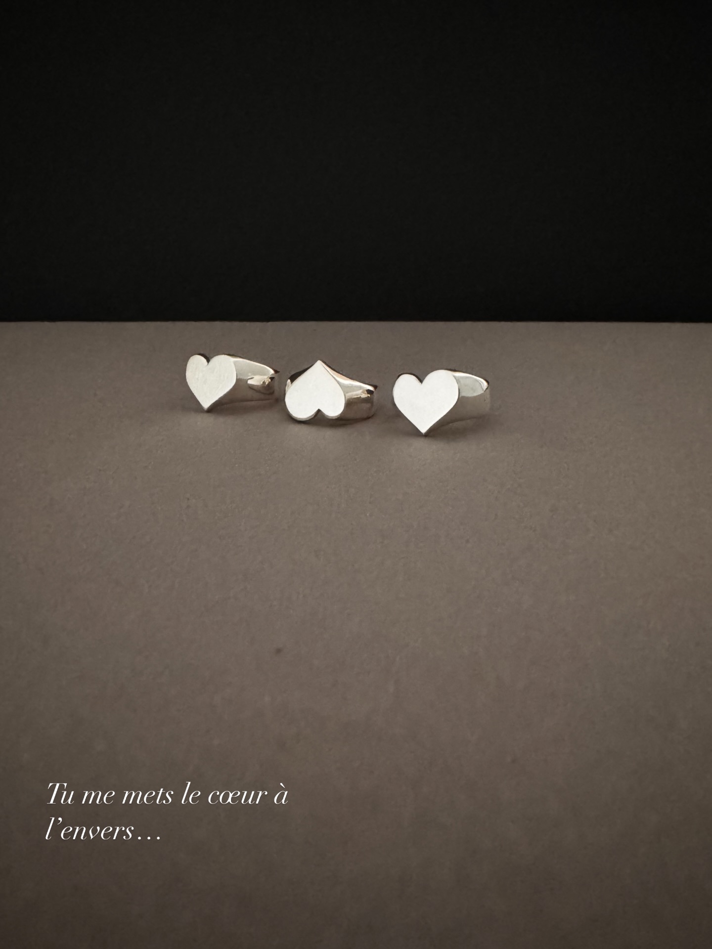 Les Valseuses - la bague
Audacieux.ses à vous de jouer.
Un bijou à l’esprit espiègle, subtilement coquin, mais toujours élégant.
Un clin d’œil à l’amour pour cette fin de semaine du 14 février 💋
✨ Stock ultra limité : seulement 3 pièces disponibles
👐 Fait main avec amour, messieurs dames
A offrir … ou à garder pour soi !
Commande la tienne avant jeudi 12.02 pour la recevoir à temps 😉
Prix : 290.- (hors livraison)
#SaintValentin #BijouxCreateur #FaitMain #Amour #EditionUltraLimitee