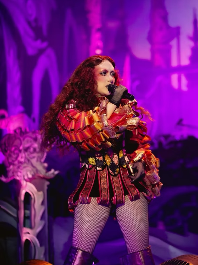 From the humidity and brutal logistics of a new Gold Coast site to the big smoke sprawl of Sydney, @annettegeneva.jpeg and @p.r.e.e.c.e stationed themselves on different ends of the @lanewayfest journey, notebooks in hand, ears wide open. Same lineup. Different brains. Different light. Different crowd energy. Different chaos.
Reviews of @chappellroan, @wolfaliceband, @wetlegband, @geesebandnyc, @beneemusic, @teenjesusandthejeanteasers and @lipbombs with additional photos by @kelnagel and @raganhenderson
Link to our live review in Media Centre via link in bio.
#lanewayfestival2026 #goldcoast #sydney