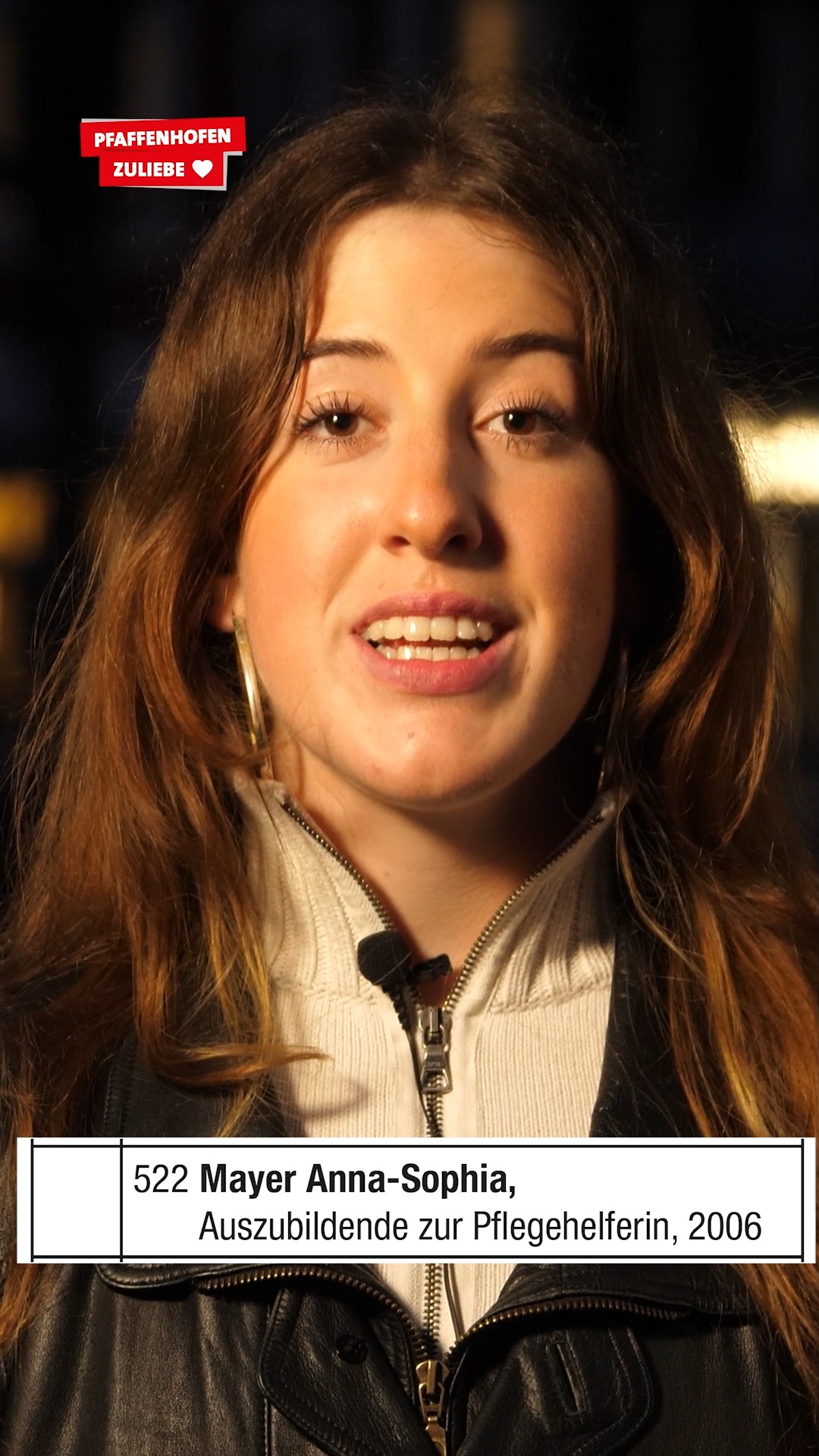 Pfaffenhofen zuliebe ❤️:
Frischer Wind für den Stadtrat!
In unserer Videoreihe stellen wir euch die Gesichter hinter der SPD vor. Heute im Spotlight:
Anna-Sophia Mayer 🎉 | Liste #22
Was sie bewegt? Echte Politik für die junge Generation in Pfaffenhofen! Anna-Sophia setzt sich im Juso-Vorstand bereits aktiv ein und will im Stadtrat jetzt richtig durchstarten für:
🚌 Mehr Nachtbusse: Sicher und flexibel nach Hause kommen.
🏠 Bezahlbarer Wohnraum: Damit Pfaffenhofen Heimat bleibt.
🌳 Freiräume: Mehr öffentliche Plätze ohne Konsumzwang.
Unterstützt eine junge Frau mit Weitblick und Leidenschaft.
Mach mit! Wähle Tatkraft.
Pfaffenhofen zuliebe ❤️!
#PfaffenhofenZuliebe #SPD #Stadtrat2026 #Pfaffenhofen