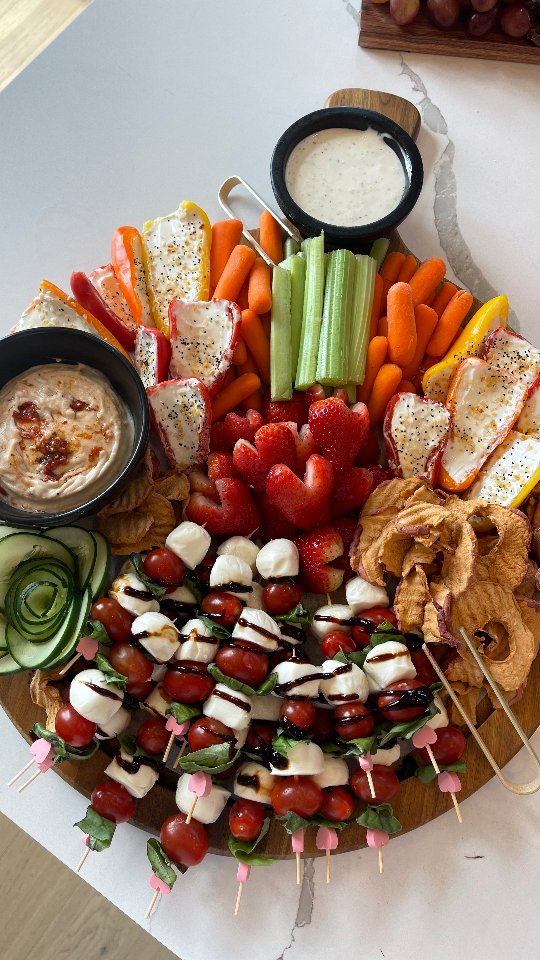 A Love language we all understand ❤️
#valentinecharcuterie #sayitwithcheese #datenightinspo #valentinesboard #tampaeats