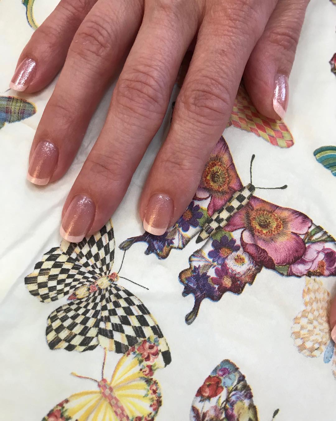 Sparkling natural French manicured nails,such a classic look with a twist.
#manicure#frenchmanicure#1050nstate#chicago#newberryplaza#foreverfrench#naturalnails#classic#timeless