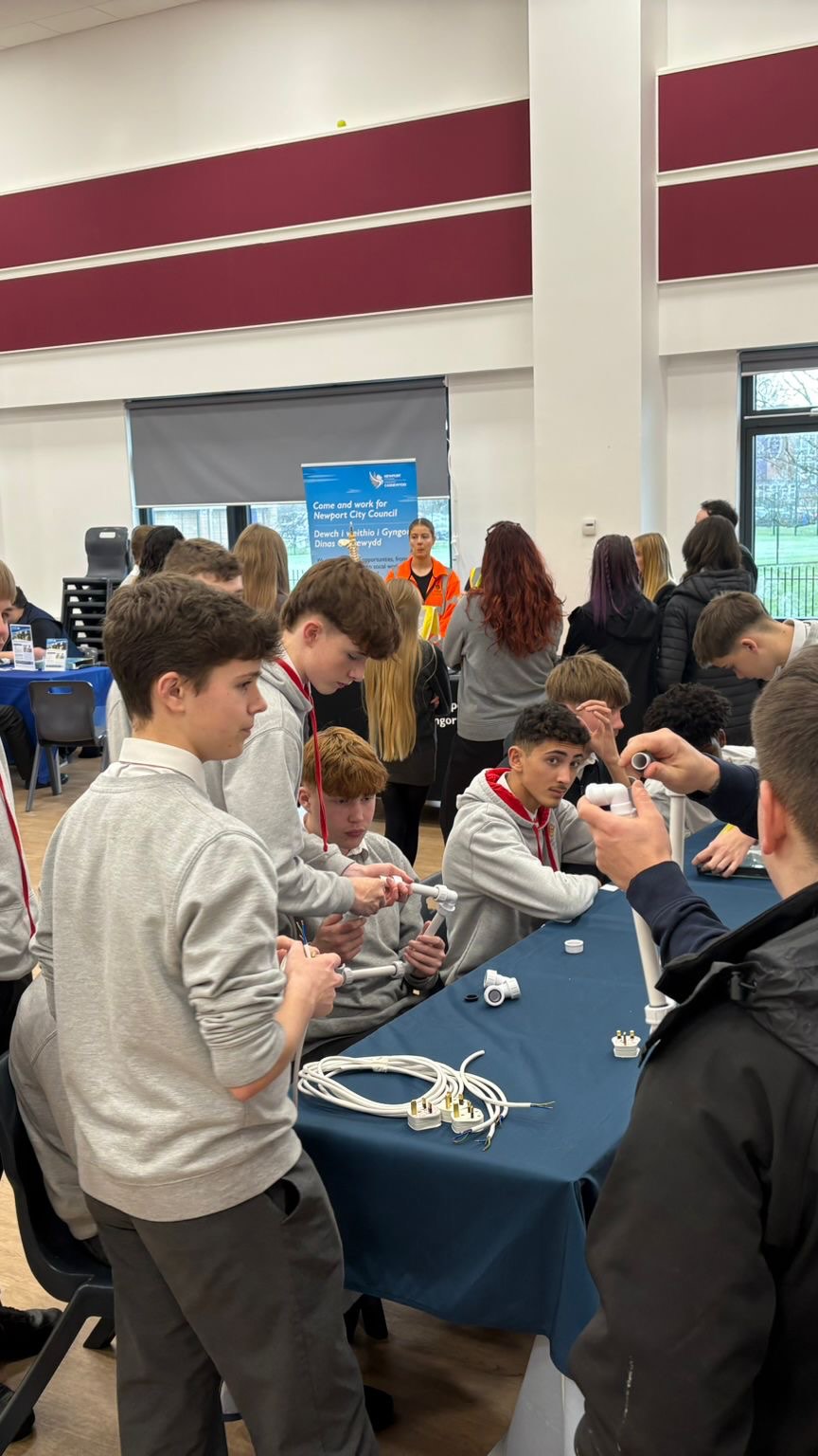 Carwsel Adeiladwaith i flynyddoedd 10 & 11, diwrnod diddorol iawn, diolch i bawb! 👷🏻👷🏾♂️👷🏼♀️👷🏽♂️👷🏾♀️construction carousel for Years 10 and 11, a really interesting experience, diolch to all who came to visit us today. @kw_bell_group