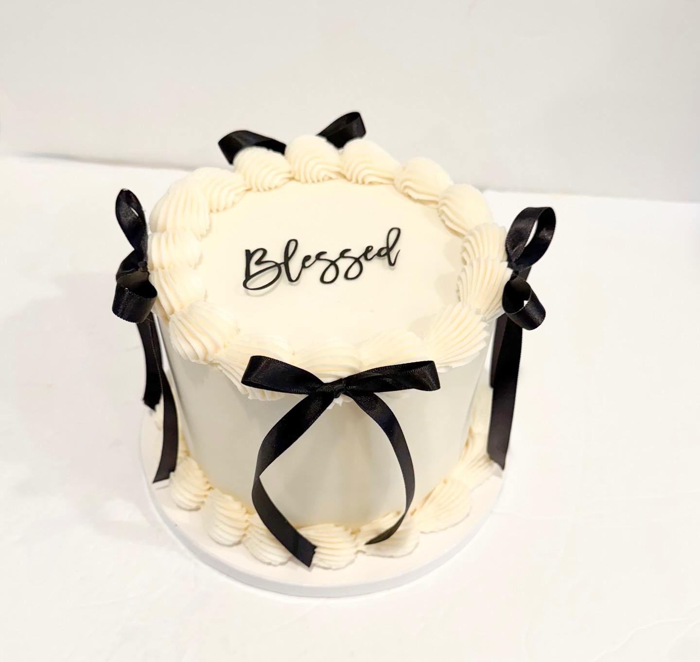 simply blessed🤍✨
-
-
a very happy 19th birthday to the most beautiful @melaningabbi 🥰
#janaeshouseofbread #757baker #trending #cake #hamptonroads