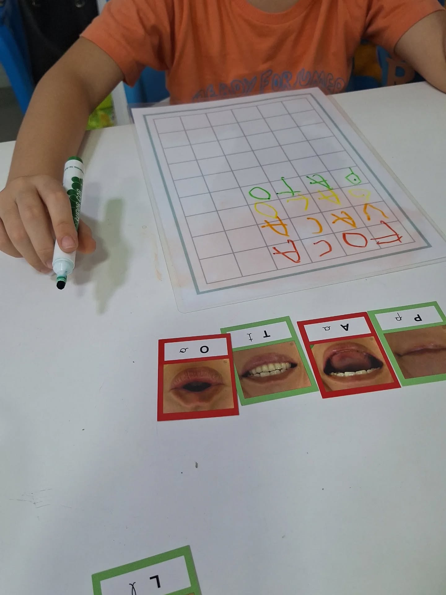 Mãozinhas das últimas semanas!
Alfabetização pelo método das boquinhas &
Planejamento motor &
Muita consciência fonológica &
Discriminação visual &
Muitos sorrisos 🥳❤️