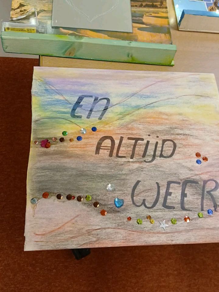 Zo hebben we de cursus "Maak kennis met je innerlijke dialoog" afgesloten.
Mooie eindwerkstukken, mooie procesverslagen.
🙏
#eindwerk #process #arttherapy #innerdialogue #creativeprocess