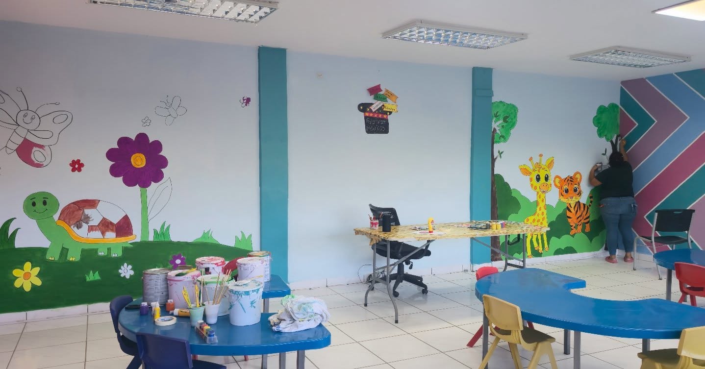 For over a week, three of our teachers, Nadia, Ingrids and Jenifer, and Karen one of our sixth-grade students have been painting the entire school, classrooms by classroom and outdoors. 🎁🎁🎁
Their motivation is to provide a beautiful and colorful school for the students and they did accomplish it!!!! 🎨
Thanks girls for understanding what Grace means 🫶🏻
#SanPedroSula #Honduras #School #TrashDump #Classroom