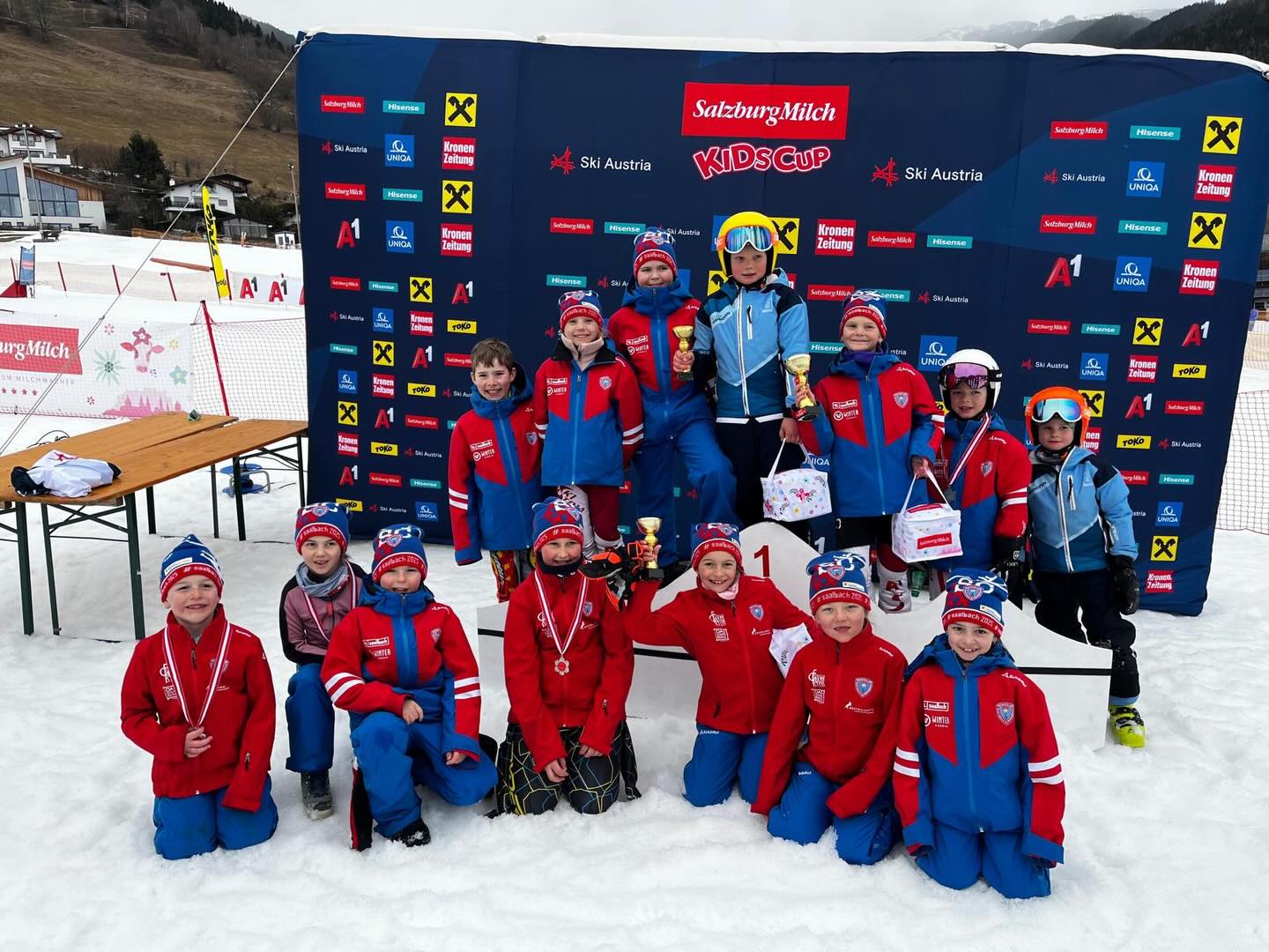 Gestern waren unsere Kids beim Salzburger Milchcup in Piesendorf am Start! Wir gratulieren all’ unseren Startern, ganz besonders:
🥈Lotta Faistauer
🥉Emma Hasenauer
5️⃣ Platz Lena Maier Maxi Hasenauer
Heute gehts weiter mit den Jahrgängen 2014 & 2015!
#kindercup #kidsonskis #nachwuchs #salzburgmilch