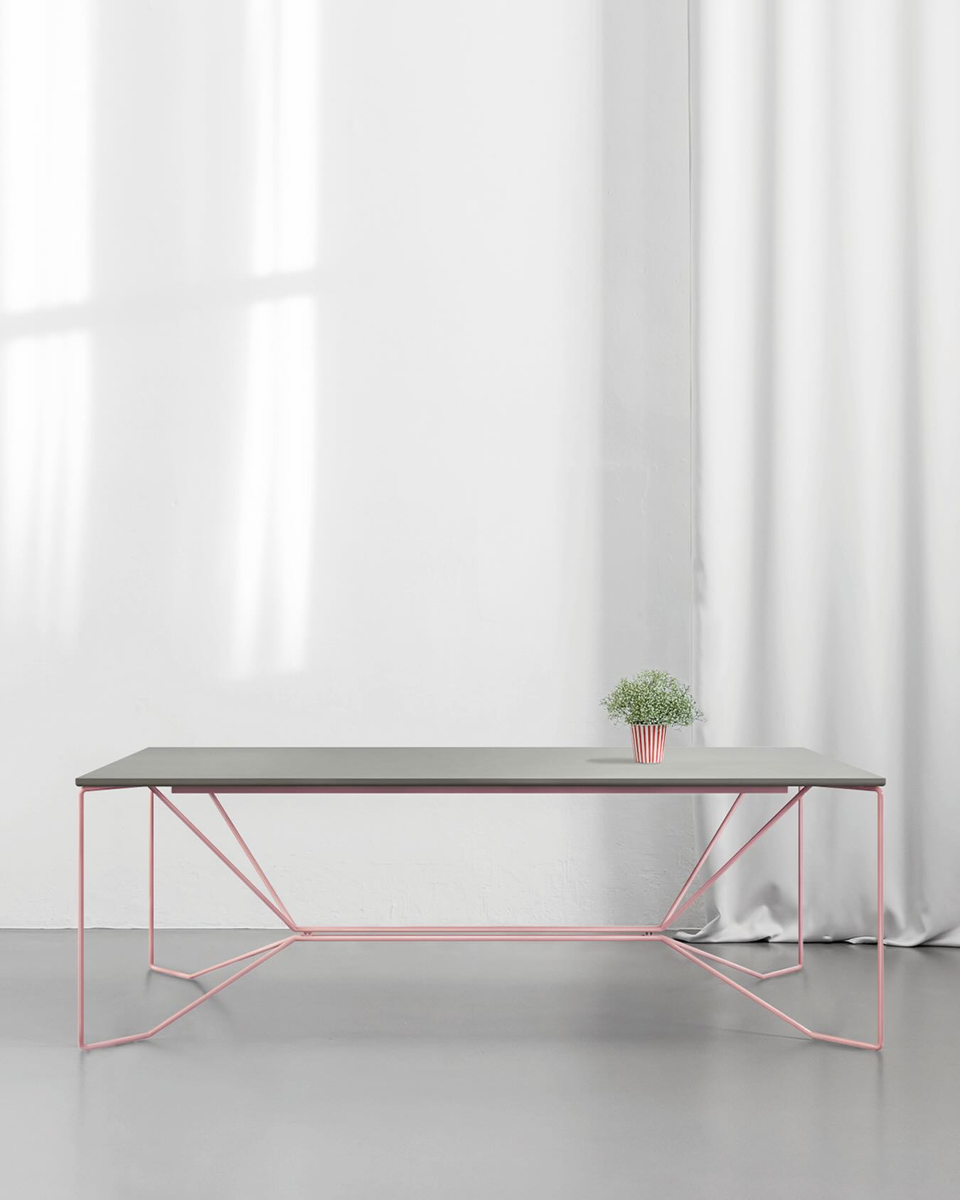 SAME SAME TABLE
Same same but different. Solid as a rock. Dining table and desk. The delicate steel frame is bent by hand. It consists of two identical parts that reflect each other and are only fastened at two points. The round steel is powder-coated. The tabletop is supported by a steel frame. Particular about the design and construction is that it looks very light but is extremely solid. Designed and manufactured in Hamburg, Germany.