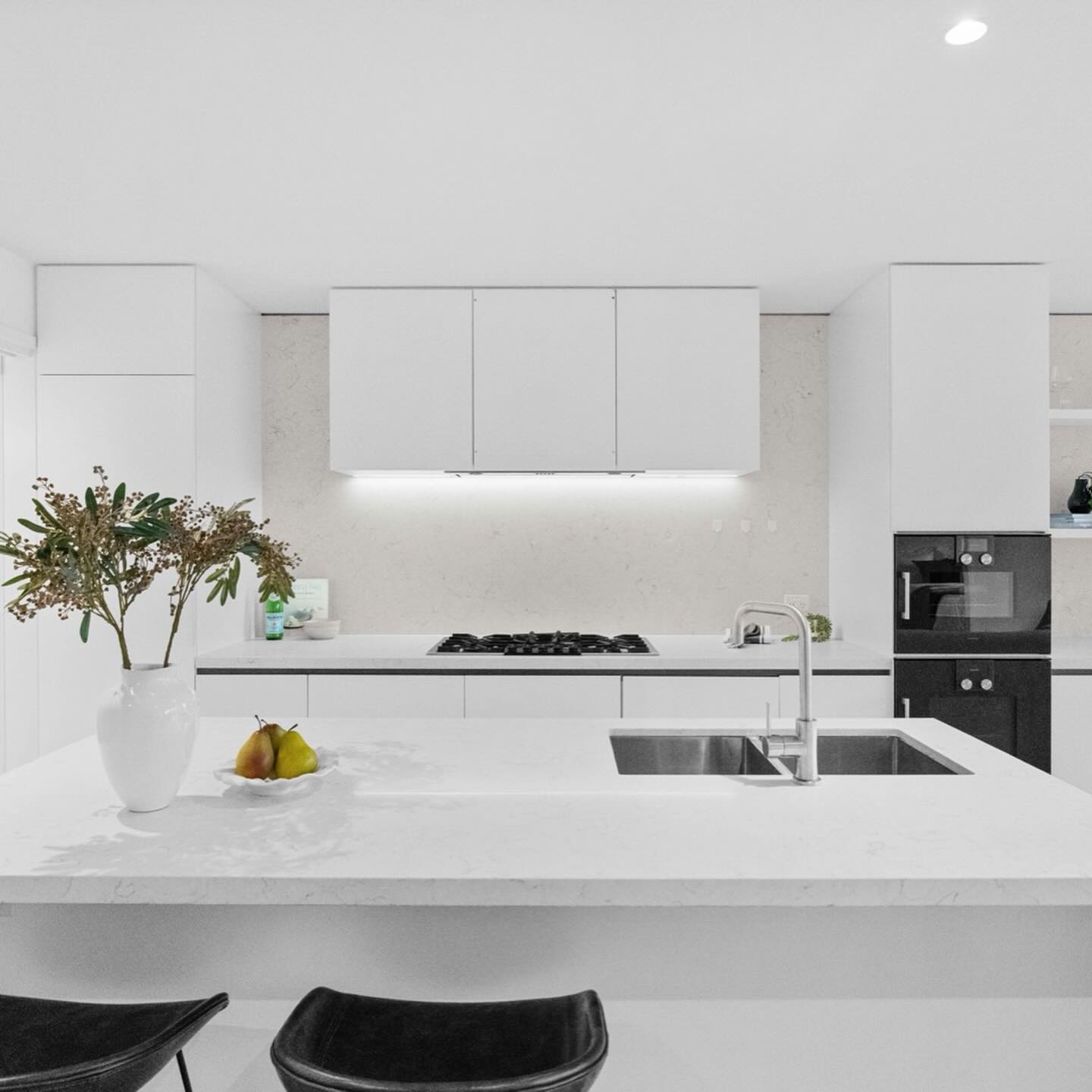 In the heart of South Yarra, this high-end penthouse is a masterclass in vibrant tones, refined textures, and effortless luxury. From statement finishes to light-filled living spaces, every detail was curated to feel both striking and sophisticated.
Six angles. One vision.
Modern elegance with personality.