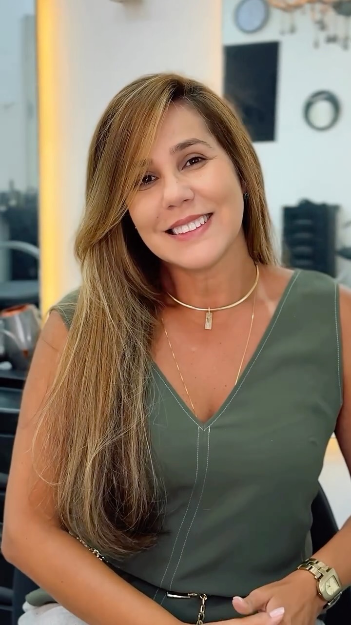 Pronta, com o cabelo lindo, saudável e cheio de brilho✨💆♀️
Porque não é só sobre fazer o cabelo… é sobre se sentir incrível do jeitinho que você merece, né Beauty? 💜