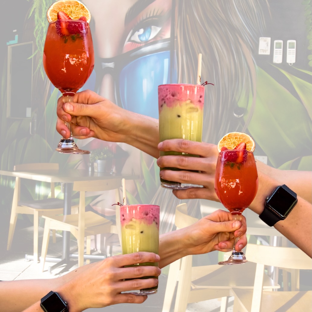 This week’s specials !!
🍸 Sweetheart Spritz - Aperol, house made strawberry puree, Hugo sparkling white, soda.
🥤 Strawberry Rose Matcha - House made strawberry rose cold foam, matcha, ice.
Delish! Available until sold out!