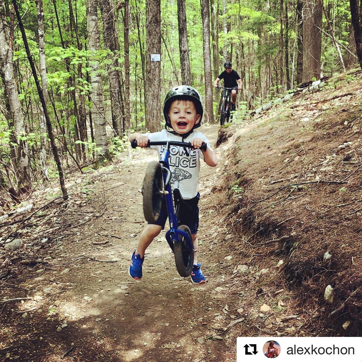 Ride like you’re 4 again... #Repost @alexkochon
・・・
Happiness is #ridinghigh #ridingdirty #ridingwithpop #gurneylane #littlerippersmtb #striderbike #rideon #rideonny