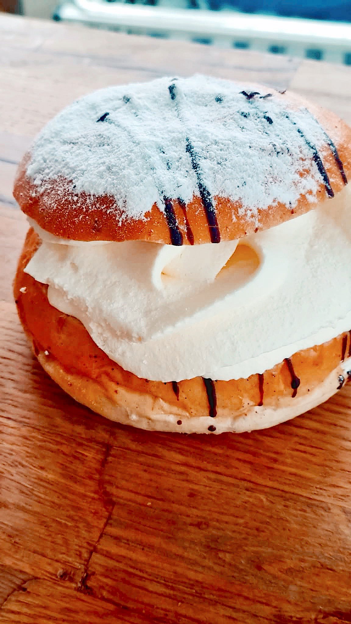 17/2 â Save the date.
Semlor incoming.
âŠFör att februari förtjĂ€nar lite fluff!
#MorrisAndBens #Frukostleverans #Företagscatering #Semlaleverans #FrukostpÄjobbet