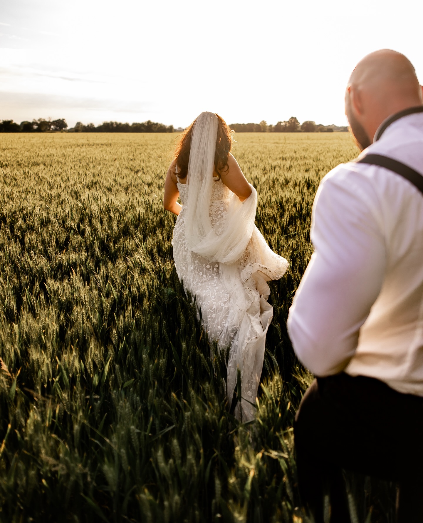 // Stacey & Aaron \\
Throwback to walking through the cornfields at @houchinsweddingvenue to chase the setting sun!
Whimsical flowers, white colour palette, tuxedos, ribbons, a champagne tower and finally some glorious weather! These two are childhood sweethearts, having been together since they were 14, finally had their day. All they wanted was to have all their closest family and friends attending, and most importantly their son Jude, to celebrate!
#shotbypinky 🤍 #pinkypromisephotographyuk
Supplier Squad:
📸: @pinkypromisephoto
Venue: @houchinsweddingvenue
Stacey’s Dress: @davidsbridal
Bespoke Veil: @sashandveil
Aaron’s Suit: @slater.mto
Bridesmaids Dresses: @sixstories
Hair: @cassiehusnu.hair
MUA: @makeupby_aims
Flowers: @rbfloraldesign
Cakes: @cakesawayuk
Caterers - @splinterscaterers
Pizza Van: @piperonipizzaco
Band: @electricoceanband
Sister Sax - @sistersax
360 photo booth - @360photohire
Calligraphy - @leigh_calligraphy
Video: @ivideocouk
Houchins wedding photography | Fun Essex wedding photographer
#houchins #houchinsweddingvenue #houchinswedding
Helen is a published fun and inclusive wedding photographer based in East Anglia (Norfolk and Essex), covering events in London, Cambridgeshire, Suffolk, Kent and beyond. With a relaxed and unposed approach offering colourful authentic imagery of folks in love having their best day!